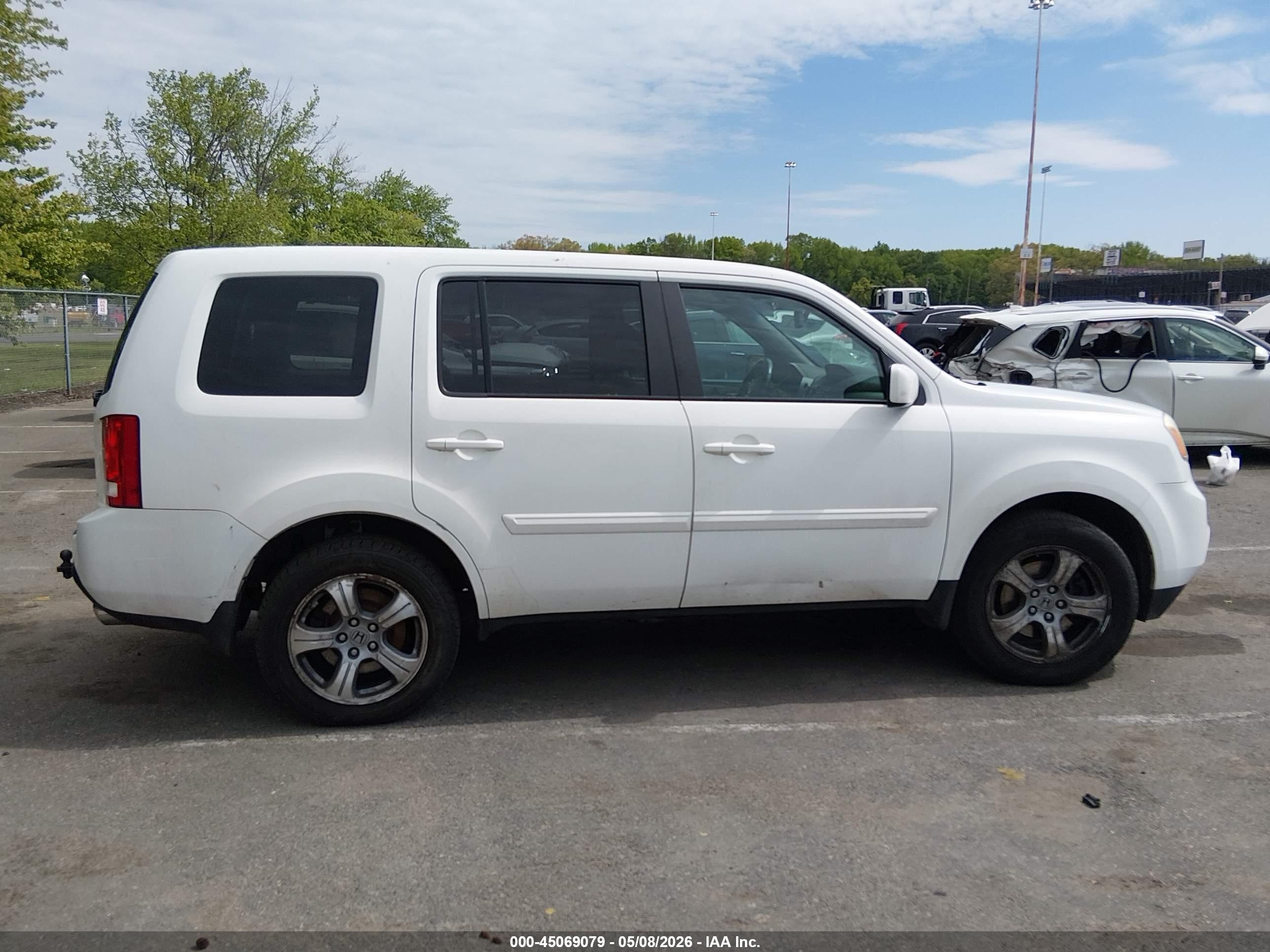2015 Honda Pilot Ex-l White vin: 5FNYF4H52FB003582