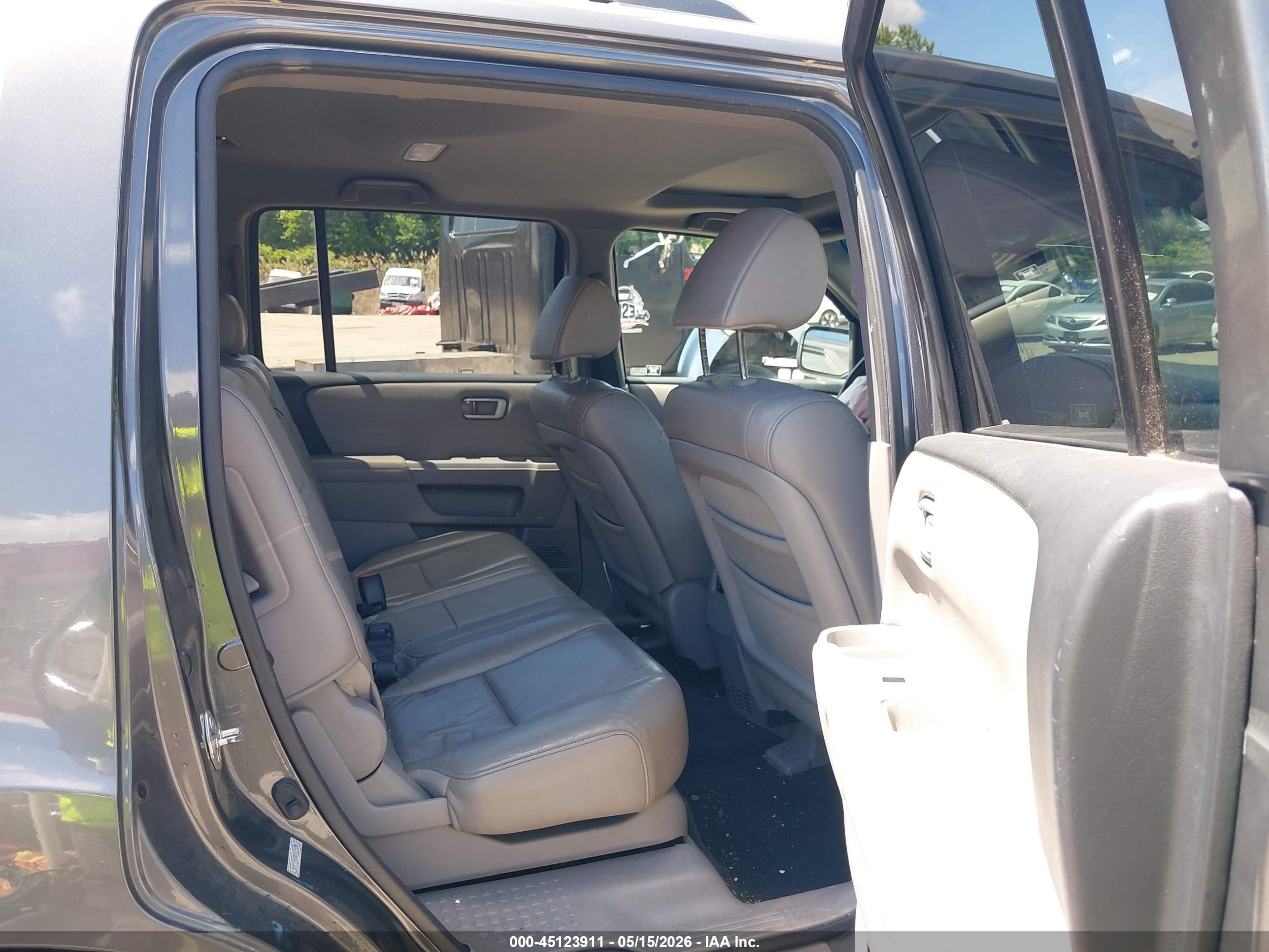 2011 Honda Pilot Ex-l Gray vin: 5FNYF4H53BB039095