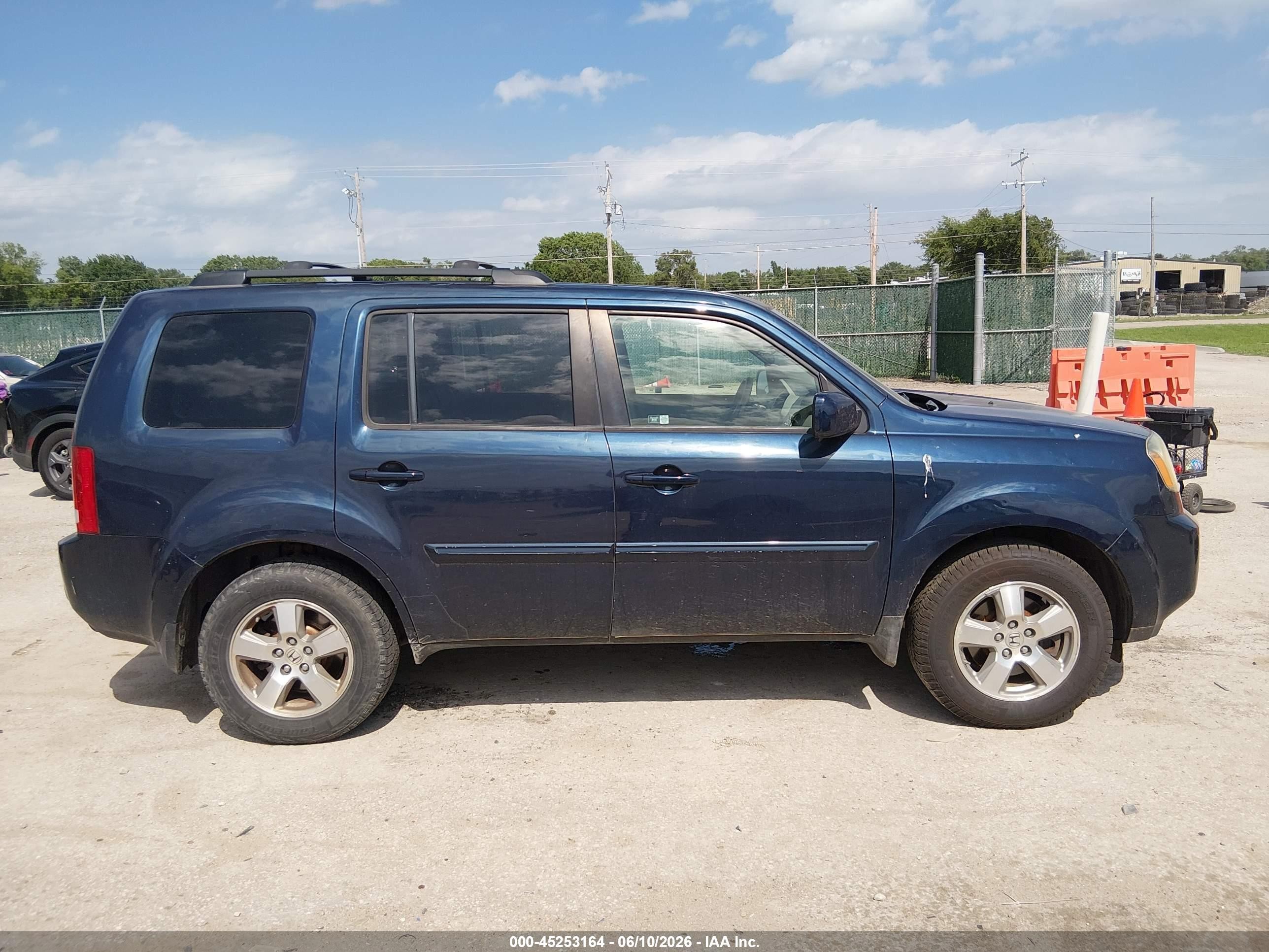 2011 Honda Pilot Ex-l Blue vin: 5FNYF4H53BB049268