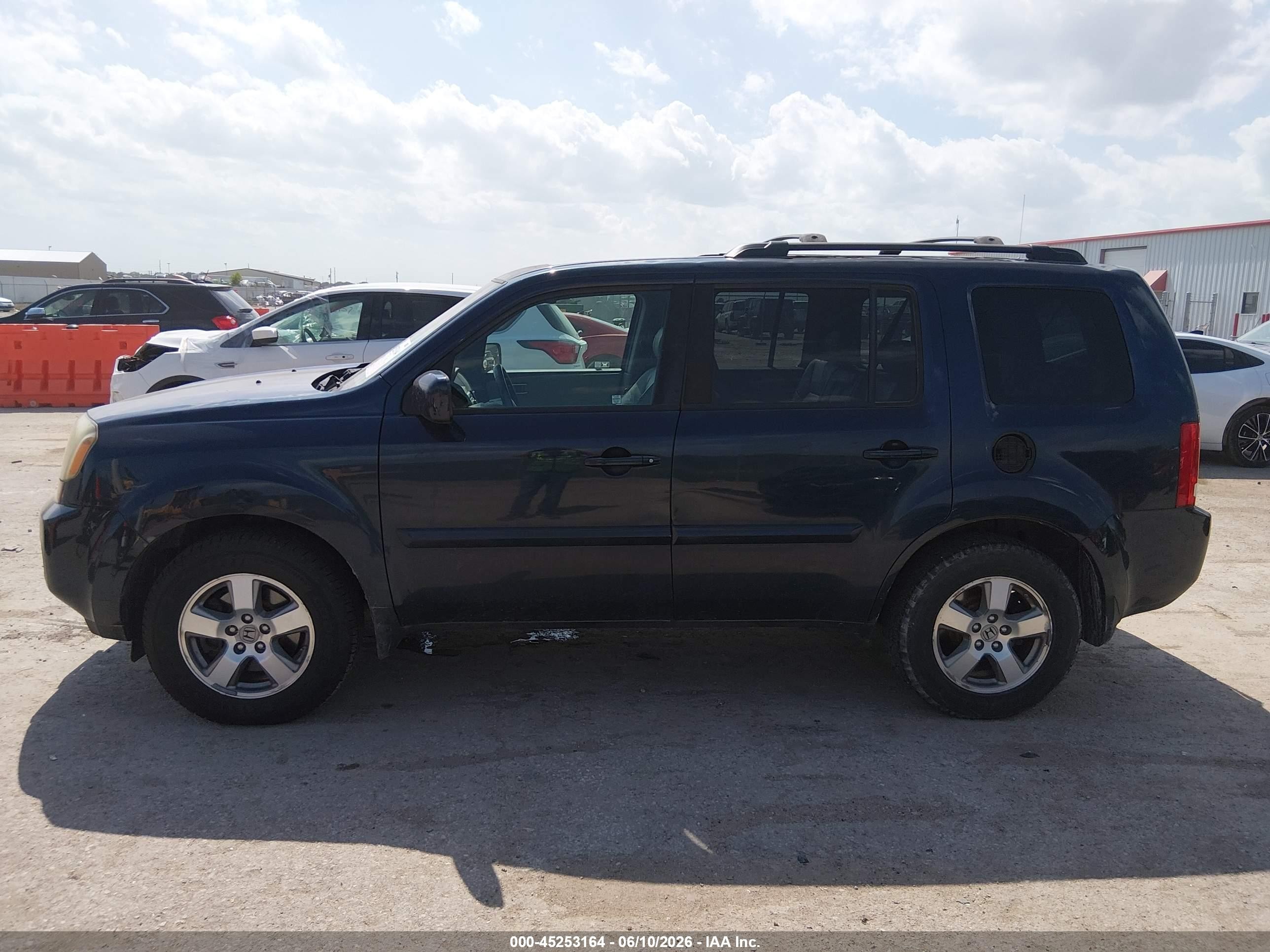 2011 Honda Pilot Ex-l Blue vin: 5FNYF4H53BB049268