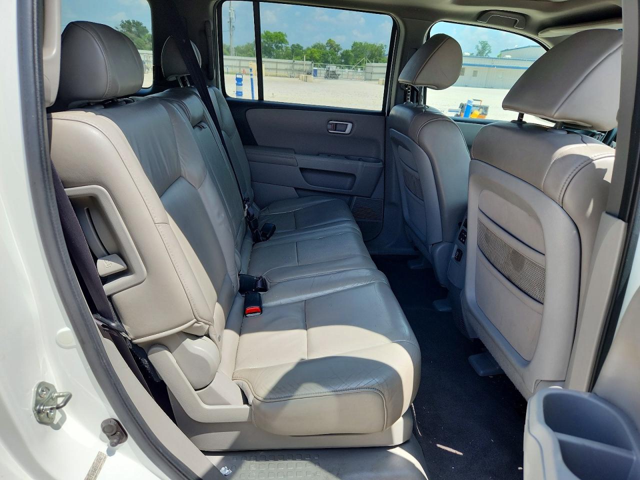 2011 Honda Pilot Exl White vin: 5FNYF4H54BB050042
