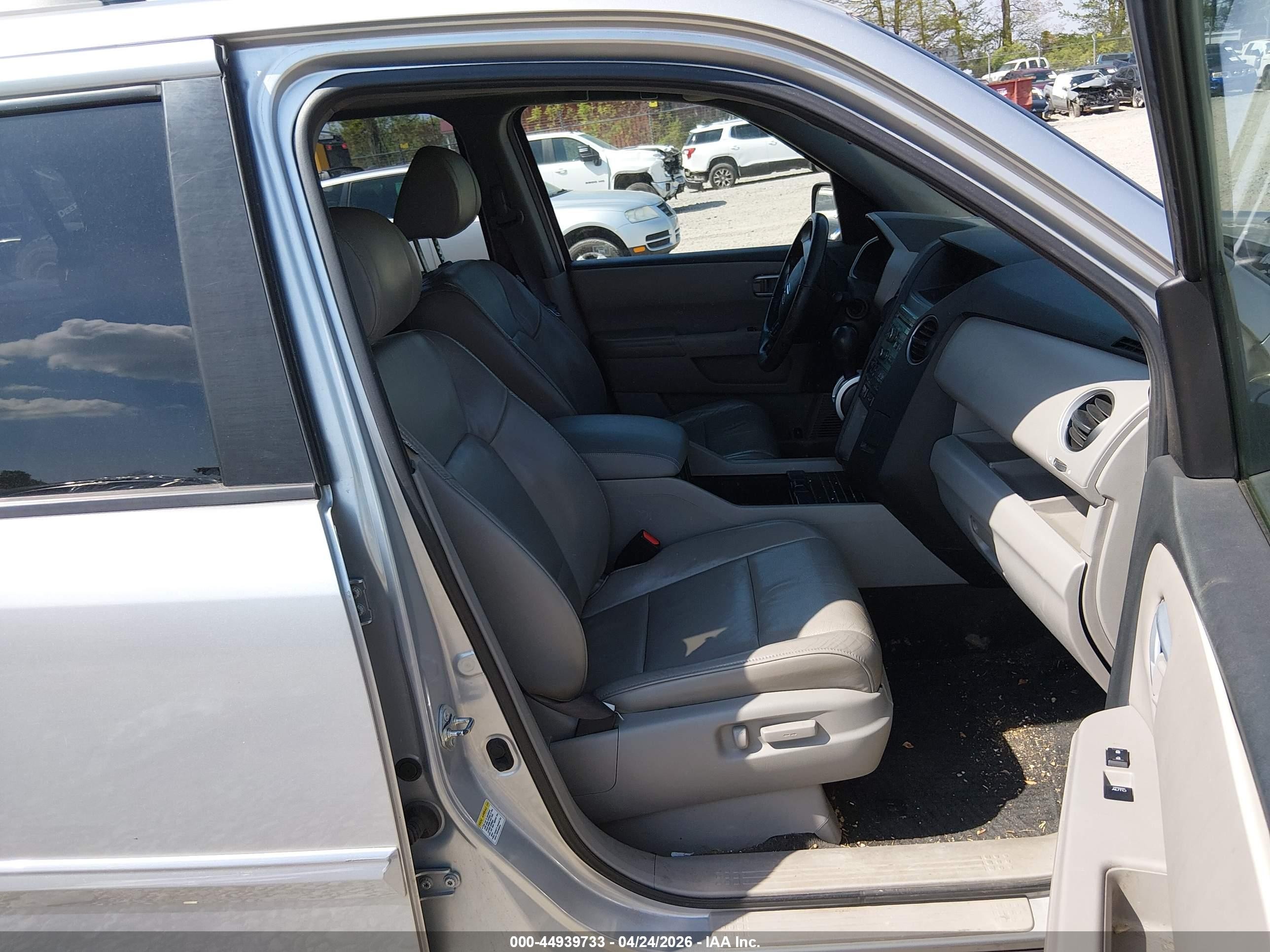 2011 Honda Pilot Ex-l Silver vin: 5FNYF4H54BB058867