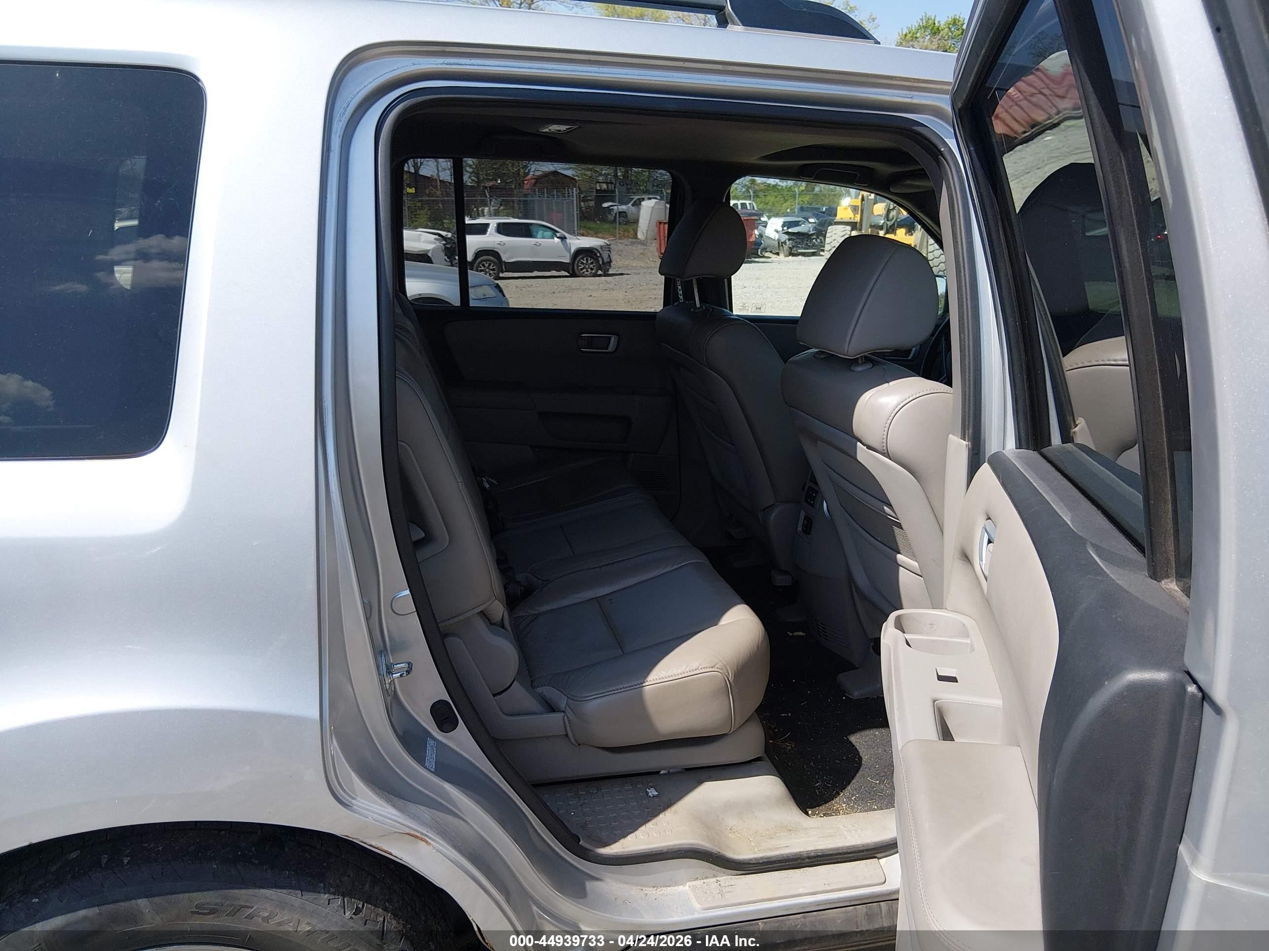 2011 Honda Pilot Ex-l Silver vin: 5FNYF4H54BB058867
