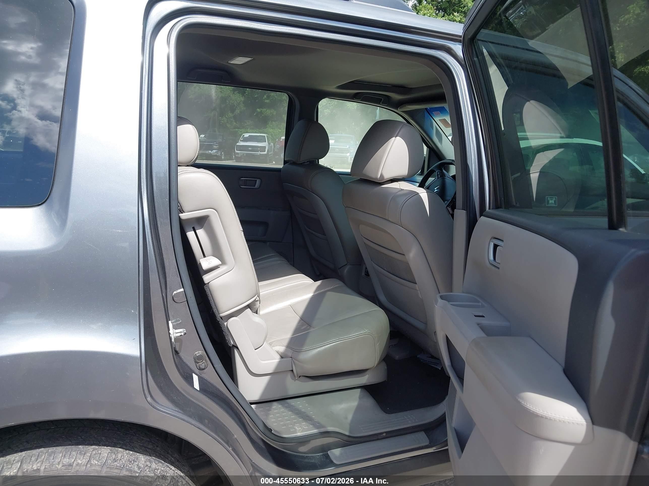 2011 Honda Pilot Ex-l Gray vin: 5FNYF4H54BB066404