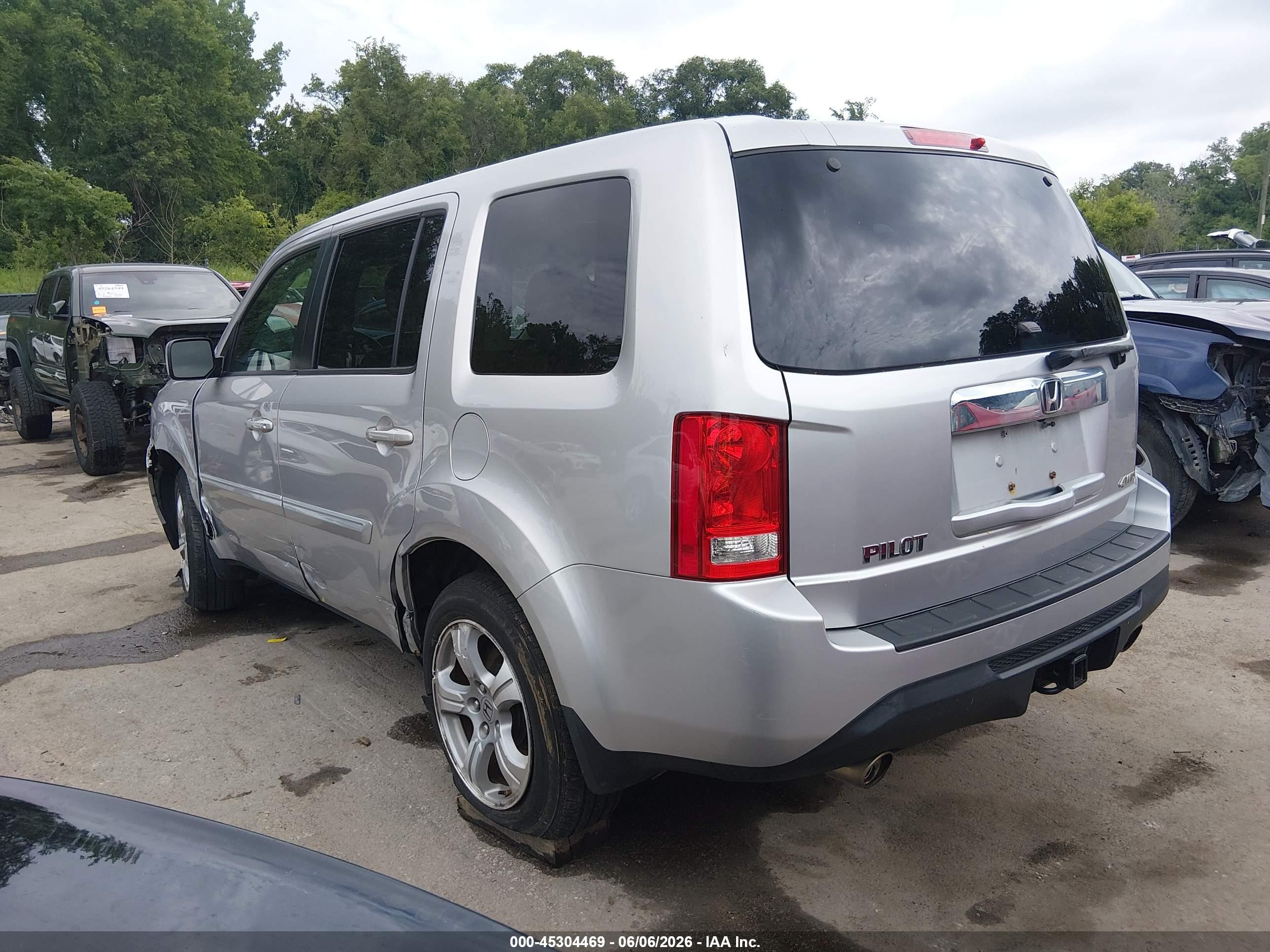 2015 Honda Pilot Ex-l Серебряный vin: 5FNYF4H54FB008623