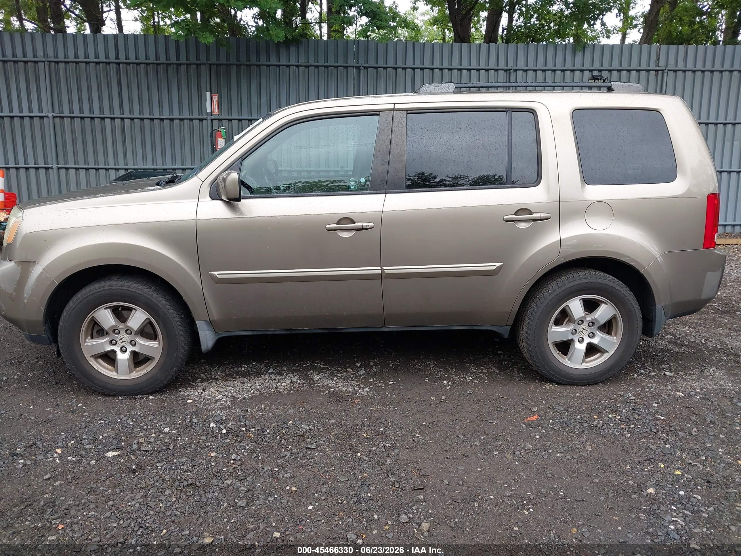 2010 Honda Pilot Ex-l Gold vin: 5FNYF4H55AB023740