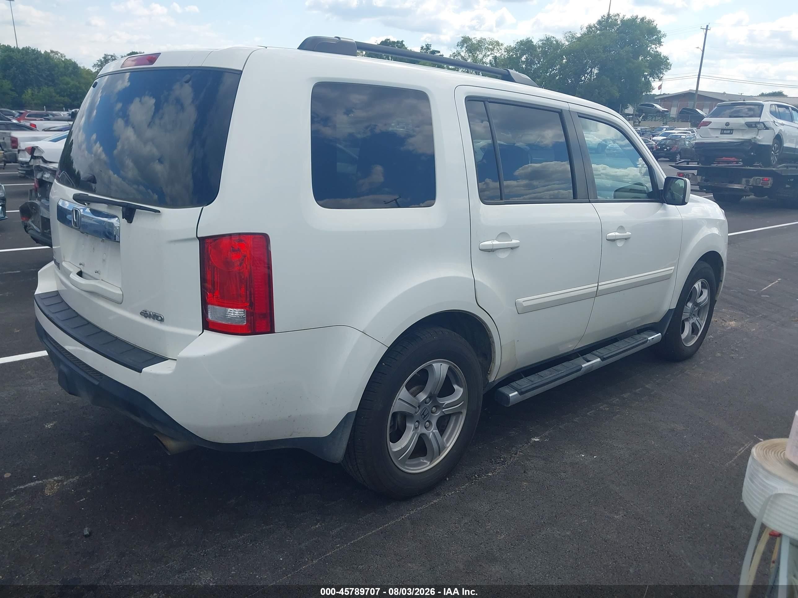 2015 Honda Pilot Ex-l White vin: 5FNYF4H55FB060777