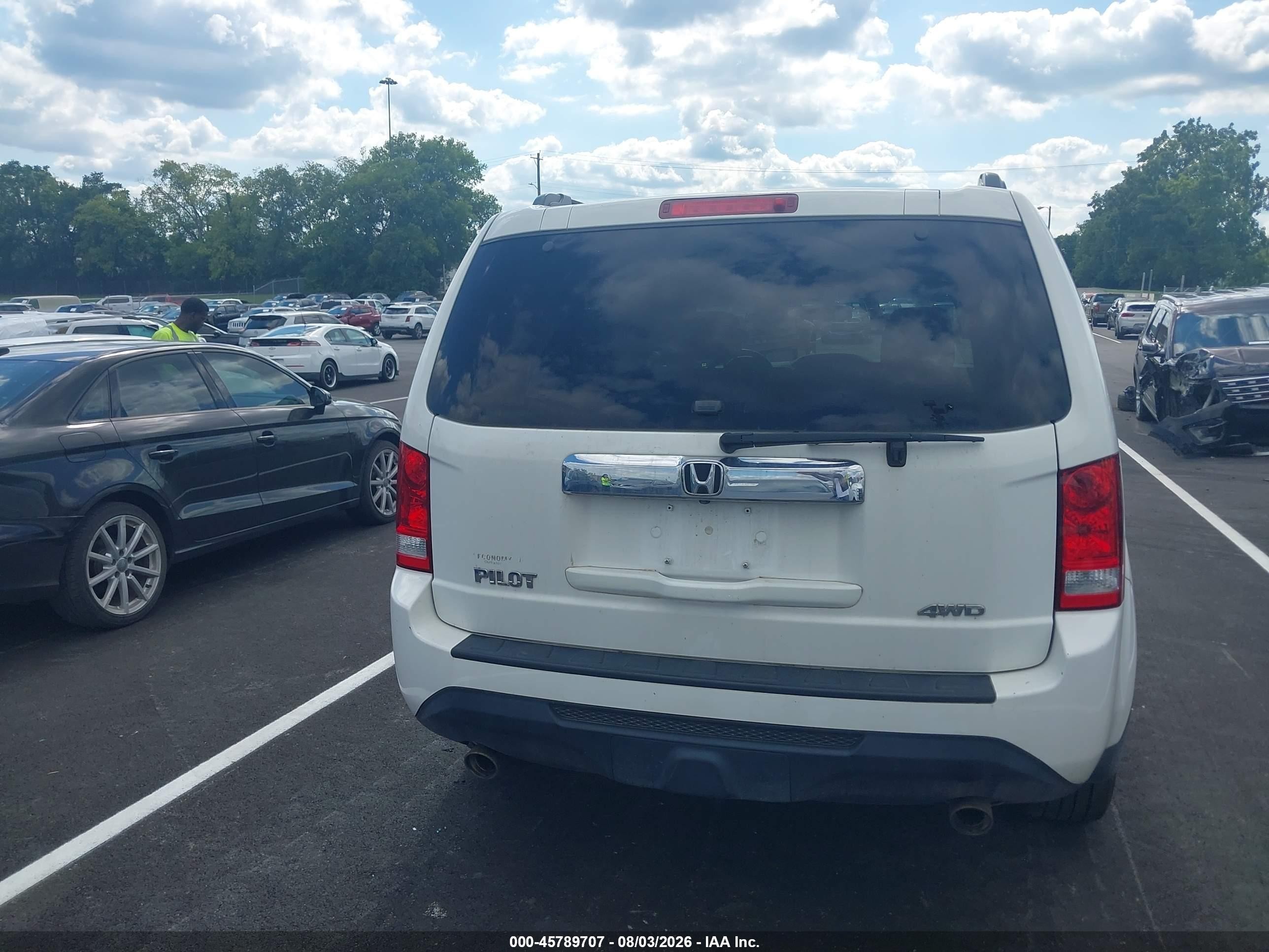 2015 Honda Pilot Ex-l White vin: 5FNYF4H55FB060777