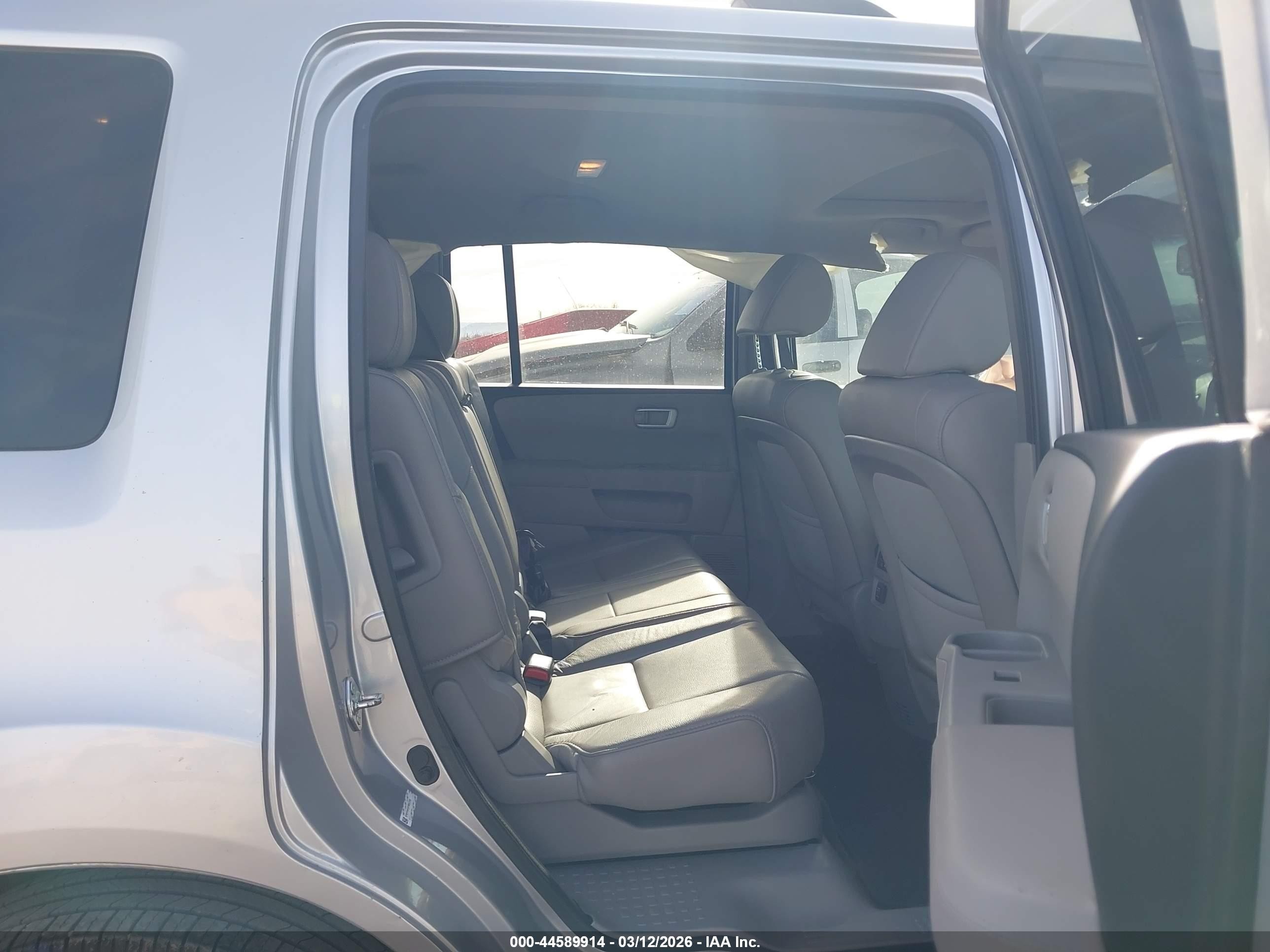 2015 Honda Pilot Ex-l Silver vin: 5FNYF4H55FB067230