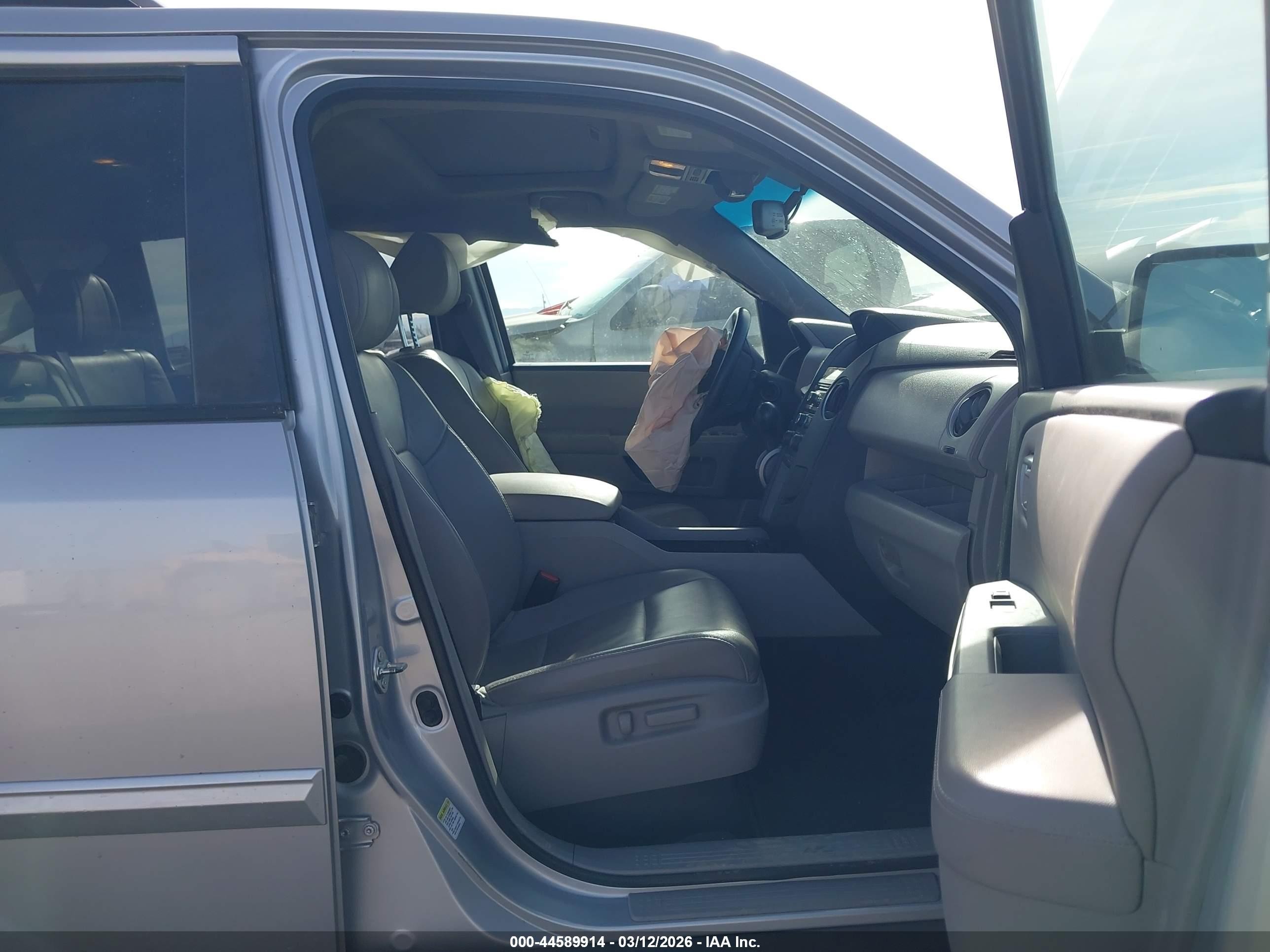 2015 Honda Pilot Ex-l Silver vin: 5FNYF4H55FB067230