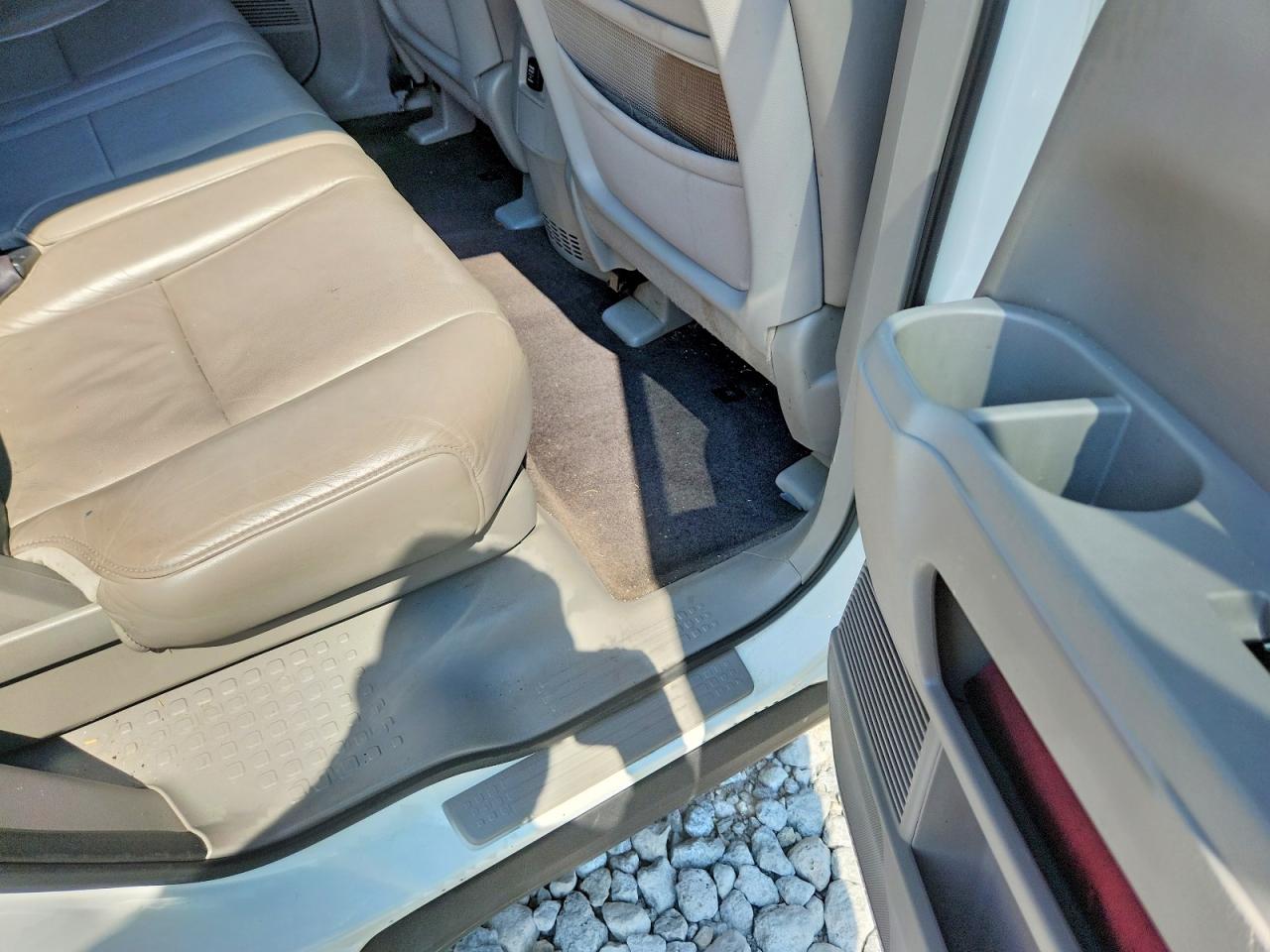 2011 Honda Pilot Exl White vin: 5FNYF4H56BB049880
