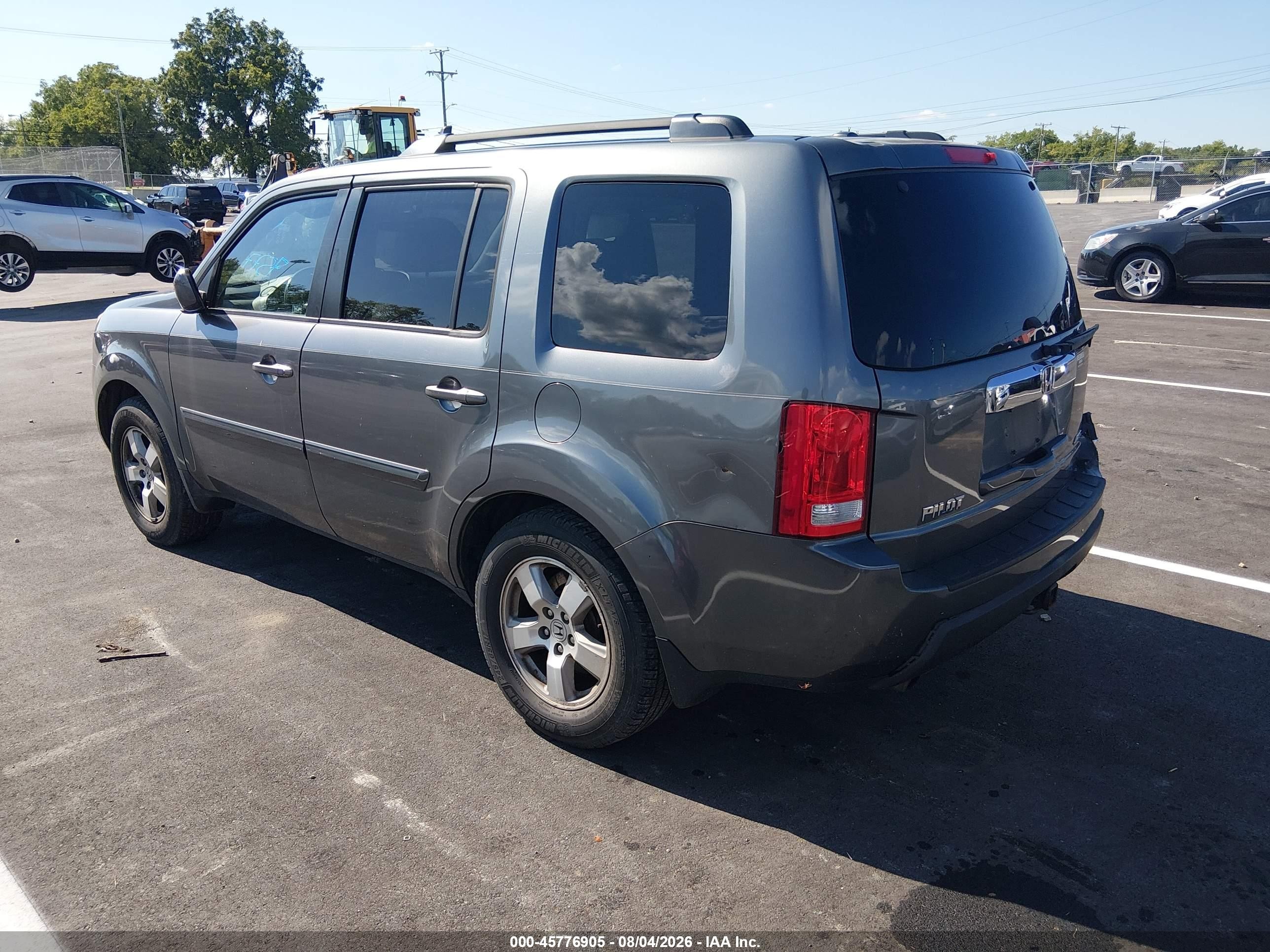 2011 Honda Pilot Ex-l Silver vin: 5FNYF4H56BB083804