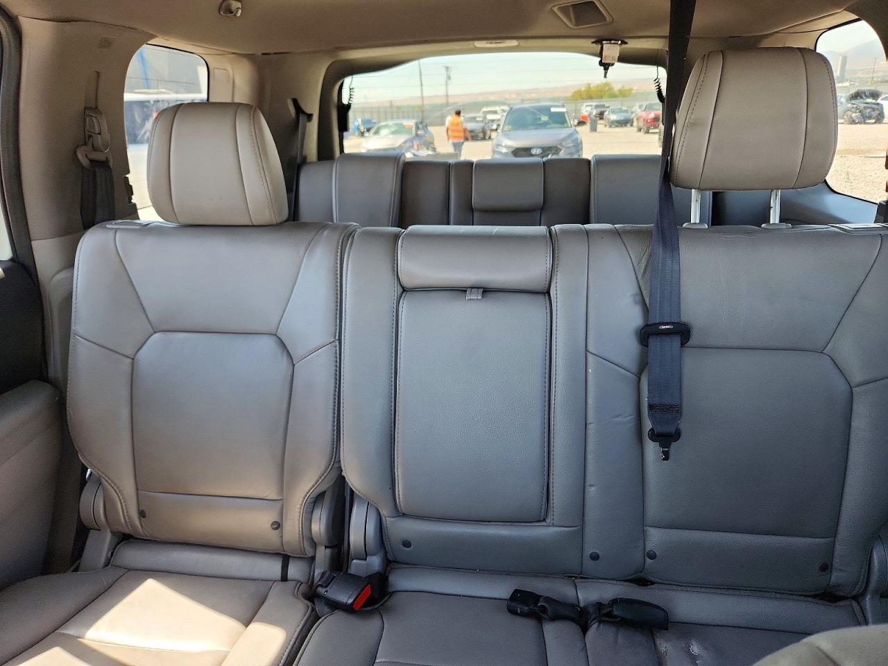 2015 Honda Pilot Exl White vin: 5FNYF4H56FB018683
