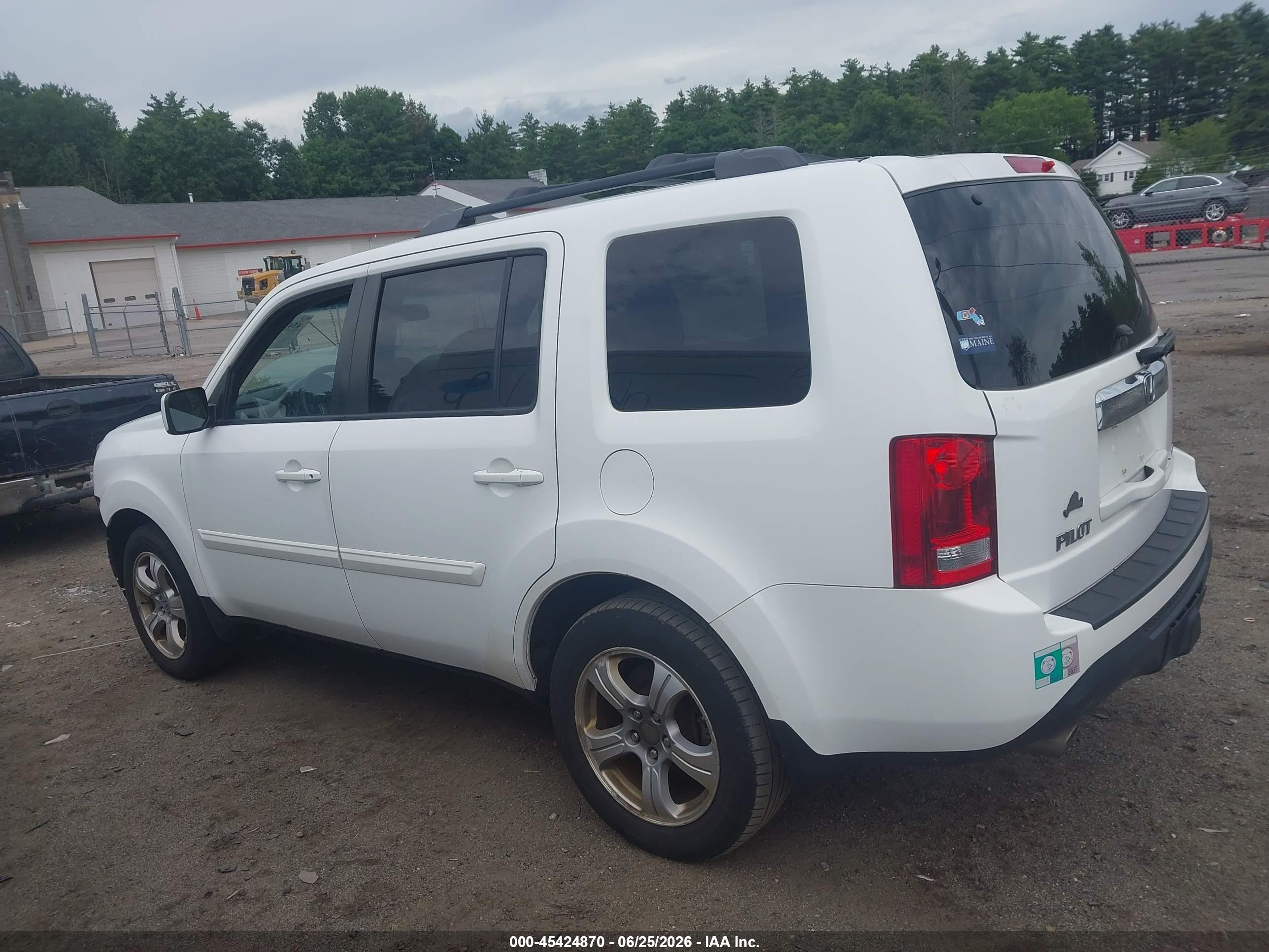 2015 Honda Pilot Ex-l White vin: 5FNYF4H56FB021258