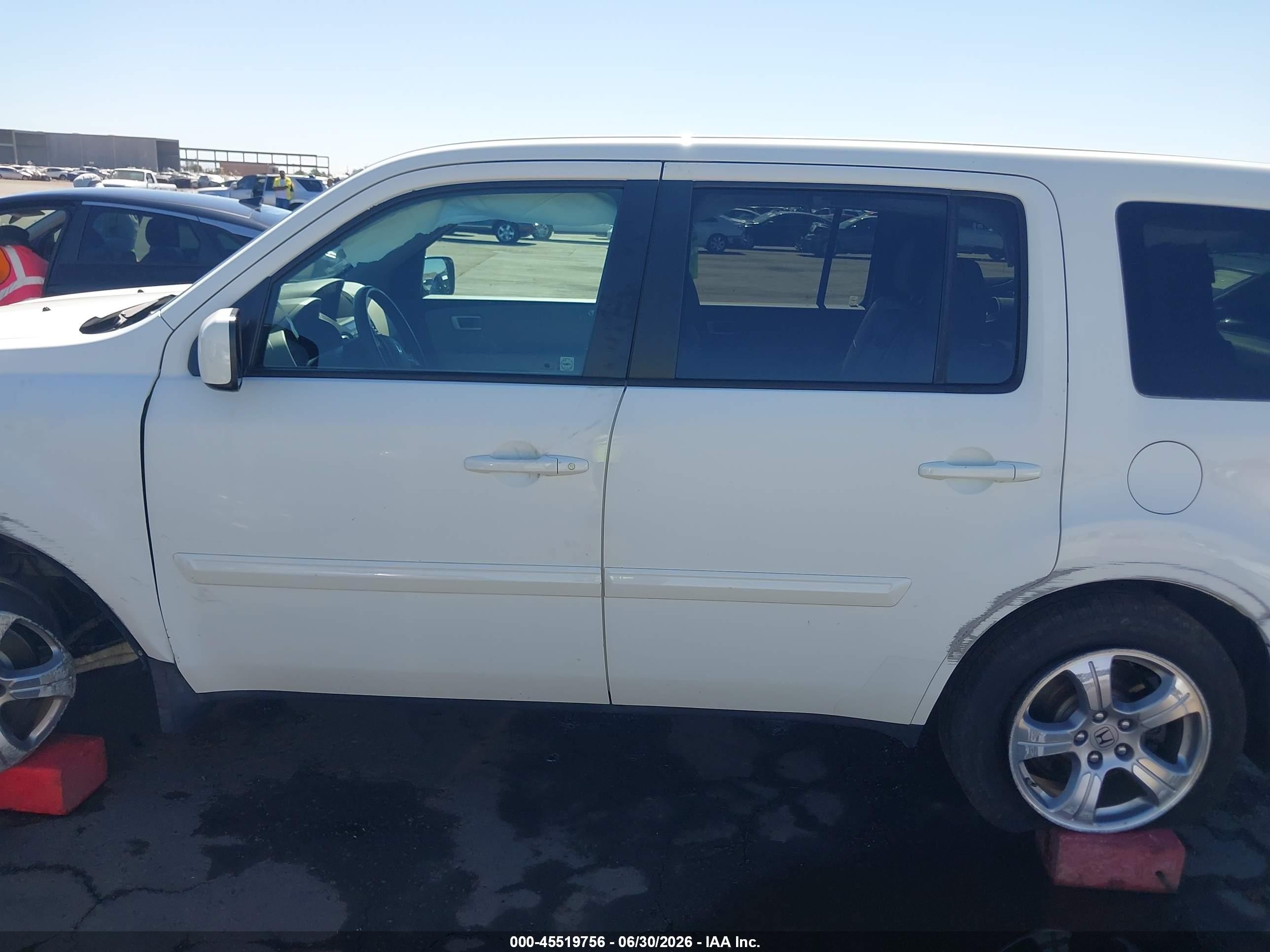 2015 Honda Pilot Ex-l White vin: 5FNYF4H56FB061646