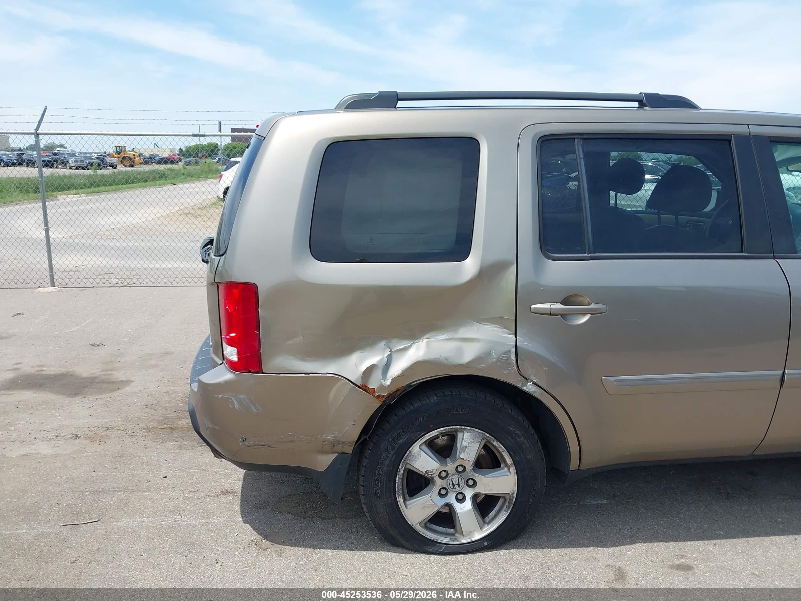 2011 Honda Pilot Ex-l Gold vin: 5FNYF4H57BB079454