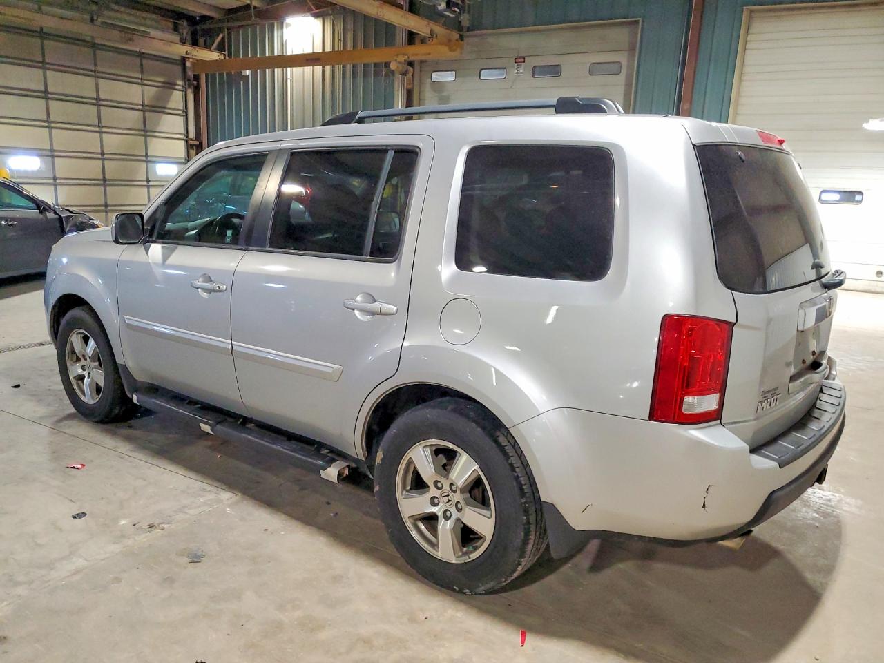 2011 Honda Pilot Exl Серебряный vin: 5FNYF4H57BB080409
