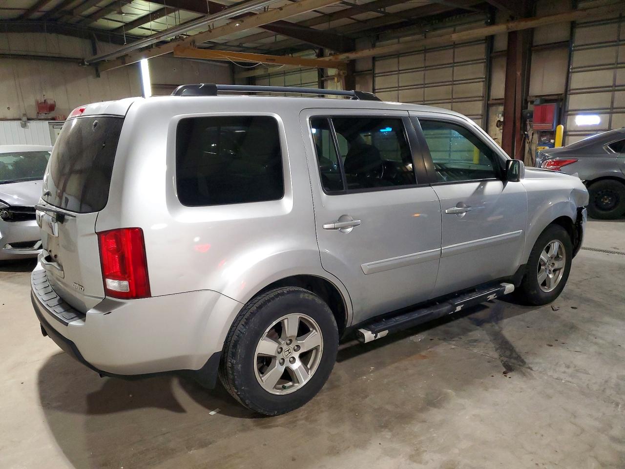 2011 Honda Pilot Exl Серебряный vin: 5FNYF4H57BB080409