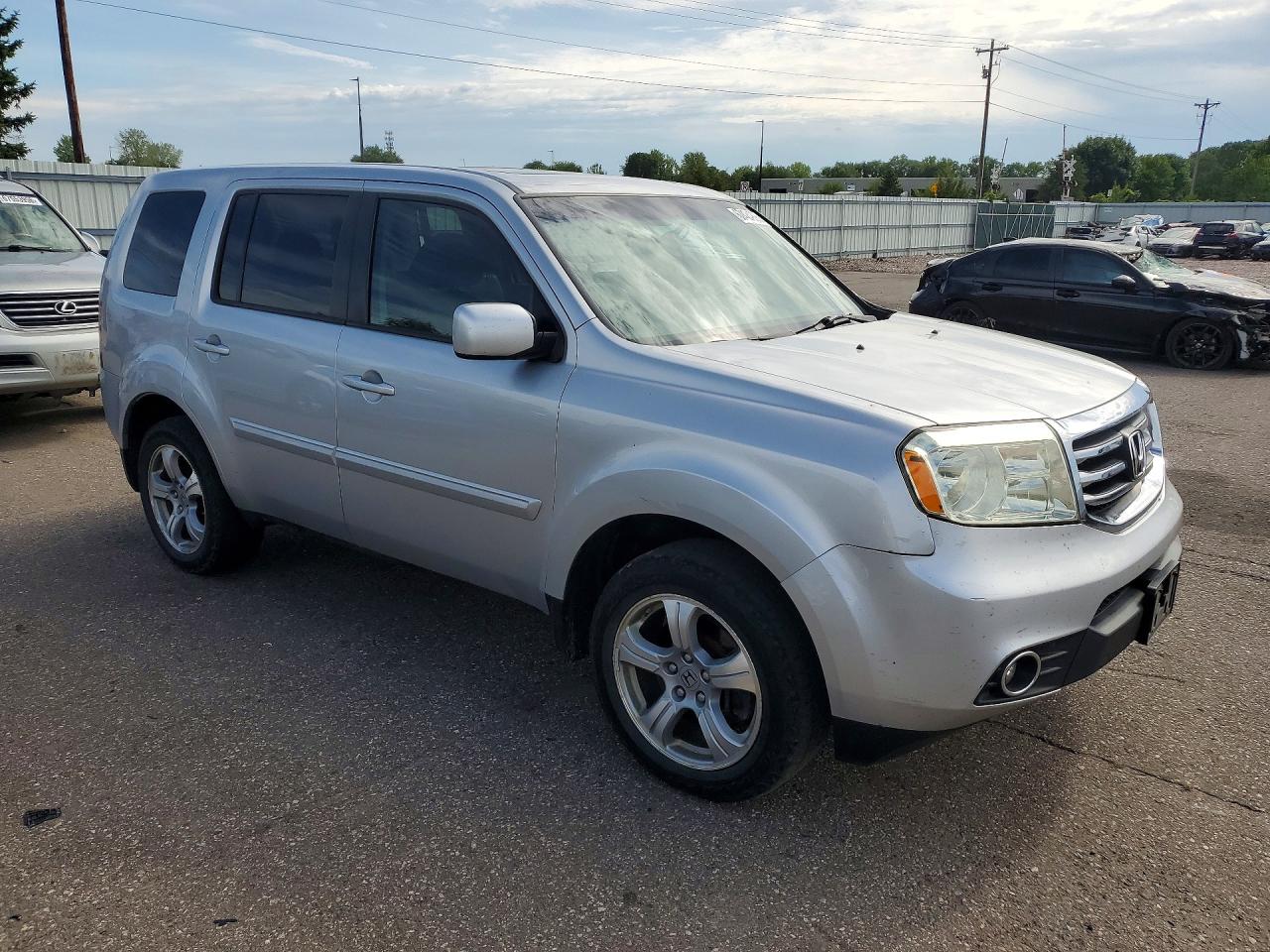 2013 Honda Pilot Серебряный vin: 5FNYF4H57DB046263