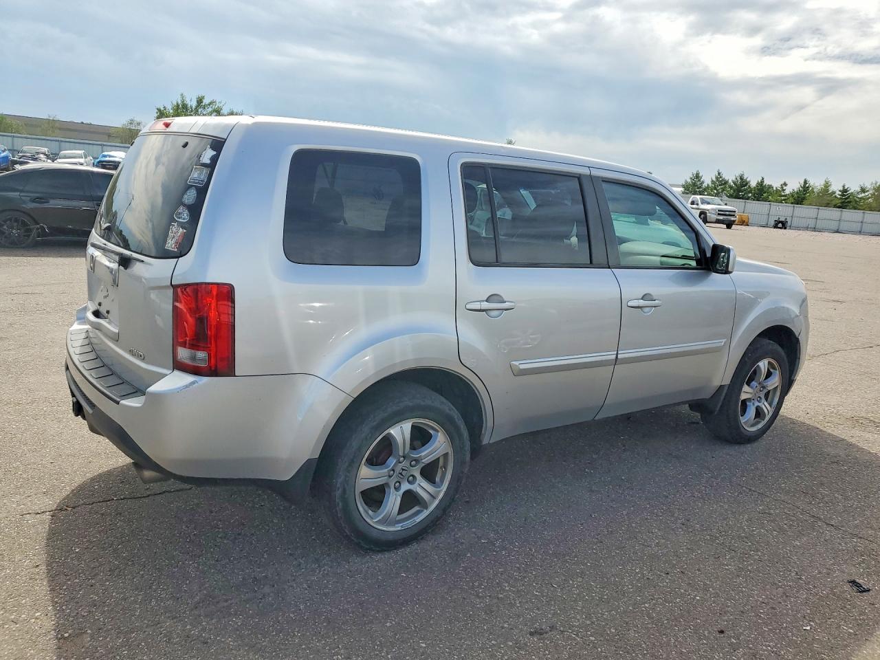 2013 Honda Pilot Серебряный vin: 5FNYF4H57DB046263