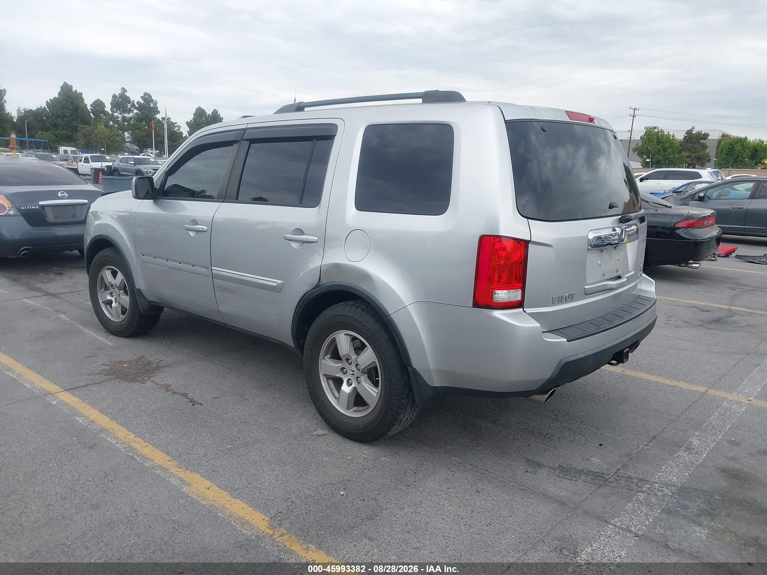 2011 Honda Pilot Ex-l Silver vin: 5FNYF4H58BB007100