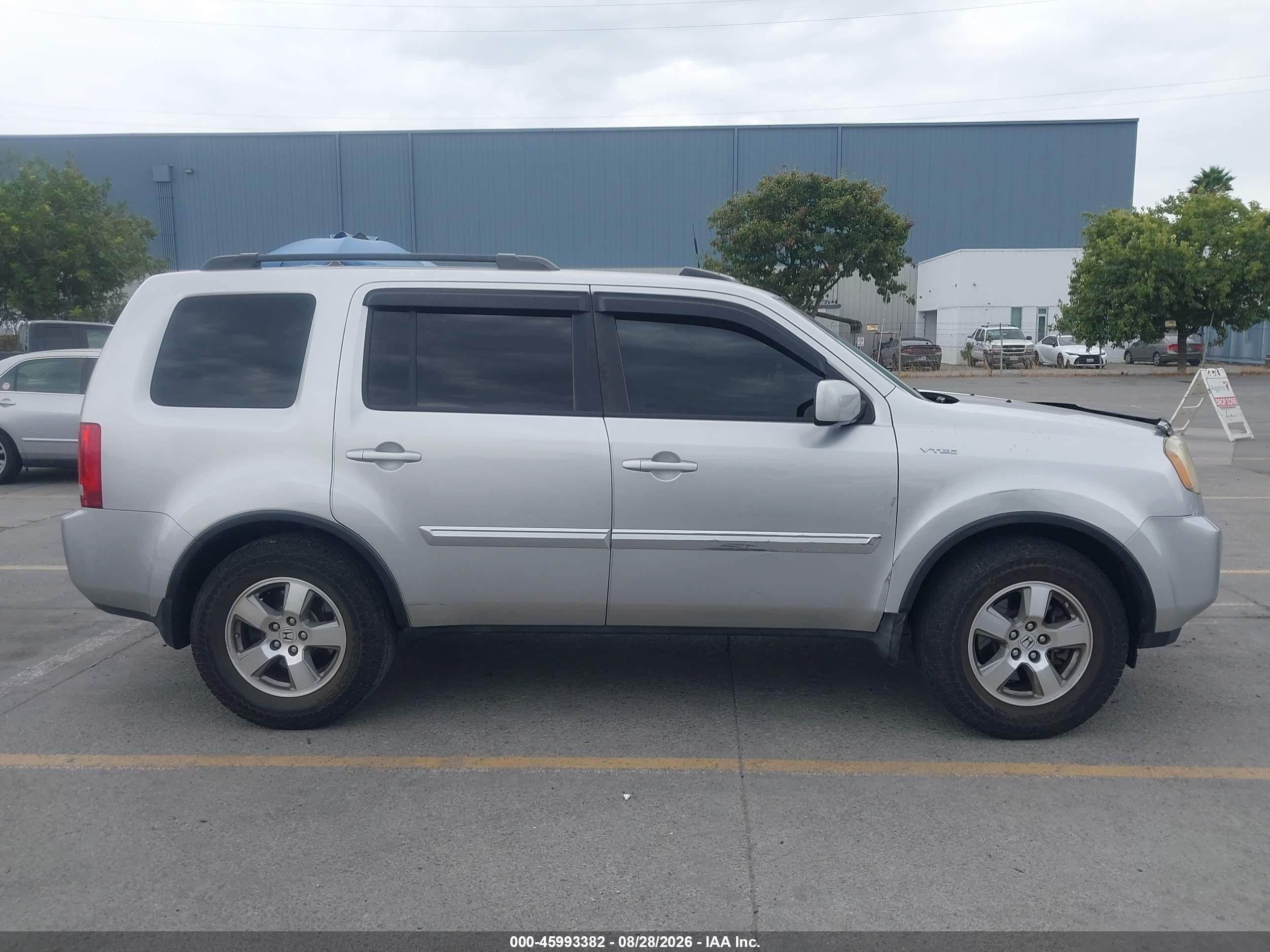 2011 Honda Pilot Ex-l Silver vin: 5FNYF4H58BB007100