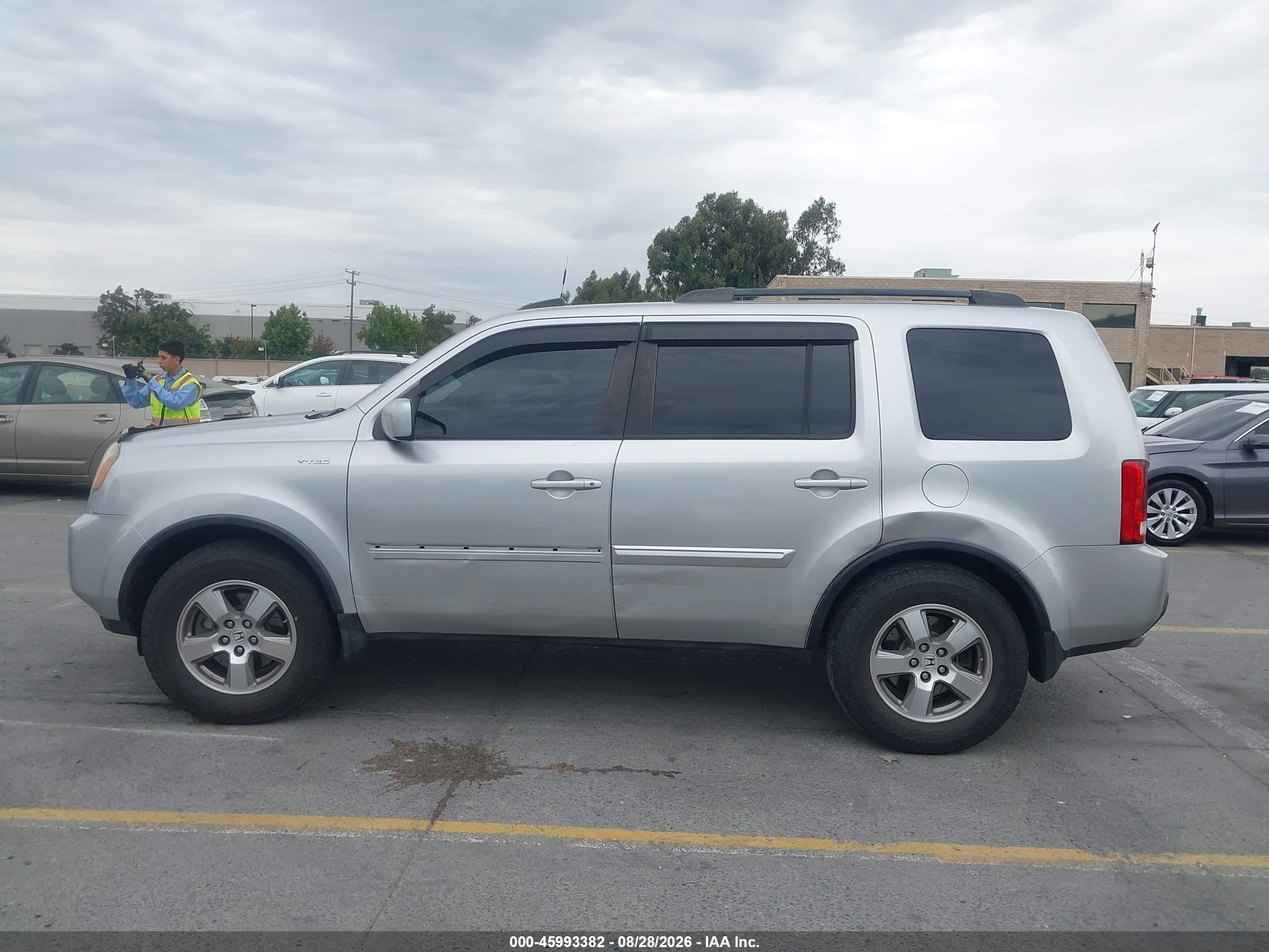 2011 Honda Pilot Ex-l Silver vin: 5FNYF4H58BB007100