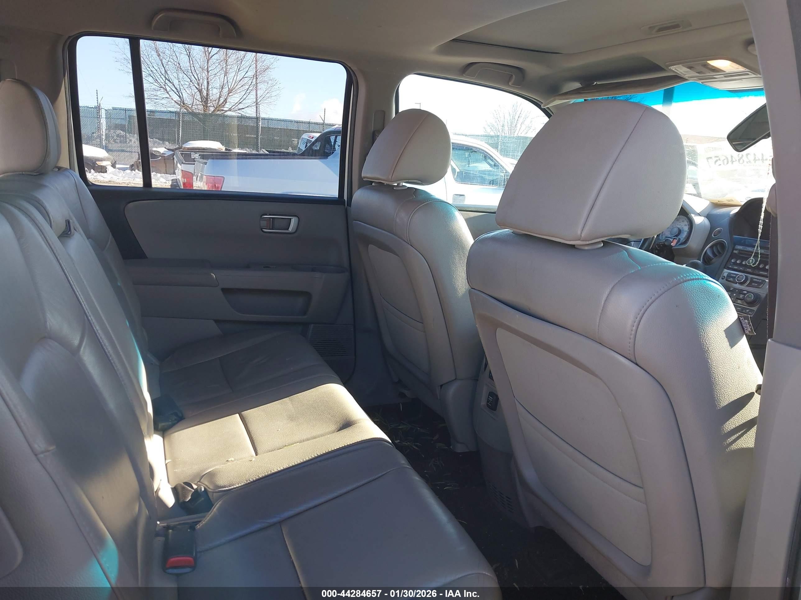 2012 Honda Pilot Ex-l White vin: 5FNYF4H58CB057237
