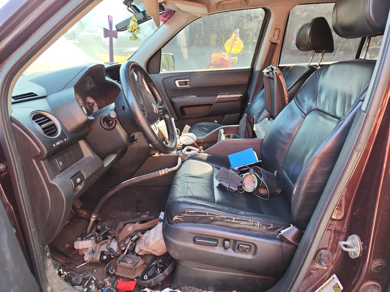 2011 Honda Pilot Exl Maroon vin: 5FNYF4H59BB071517 Damage: Left Front Seat, Torn, > 12 Inches