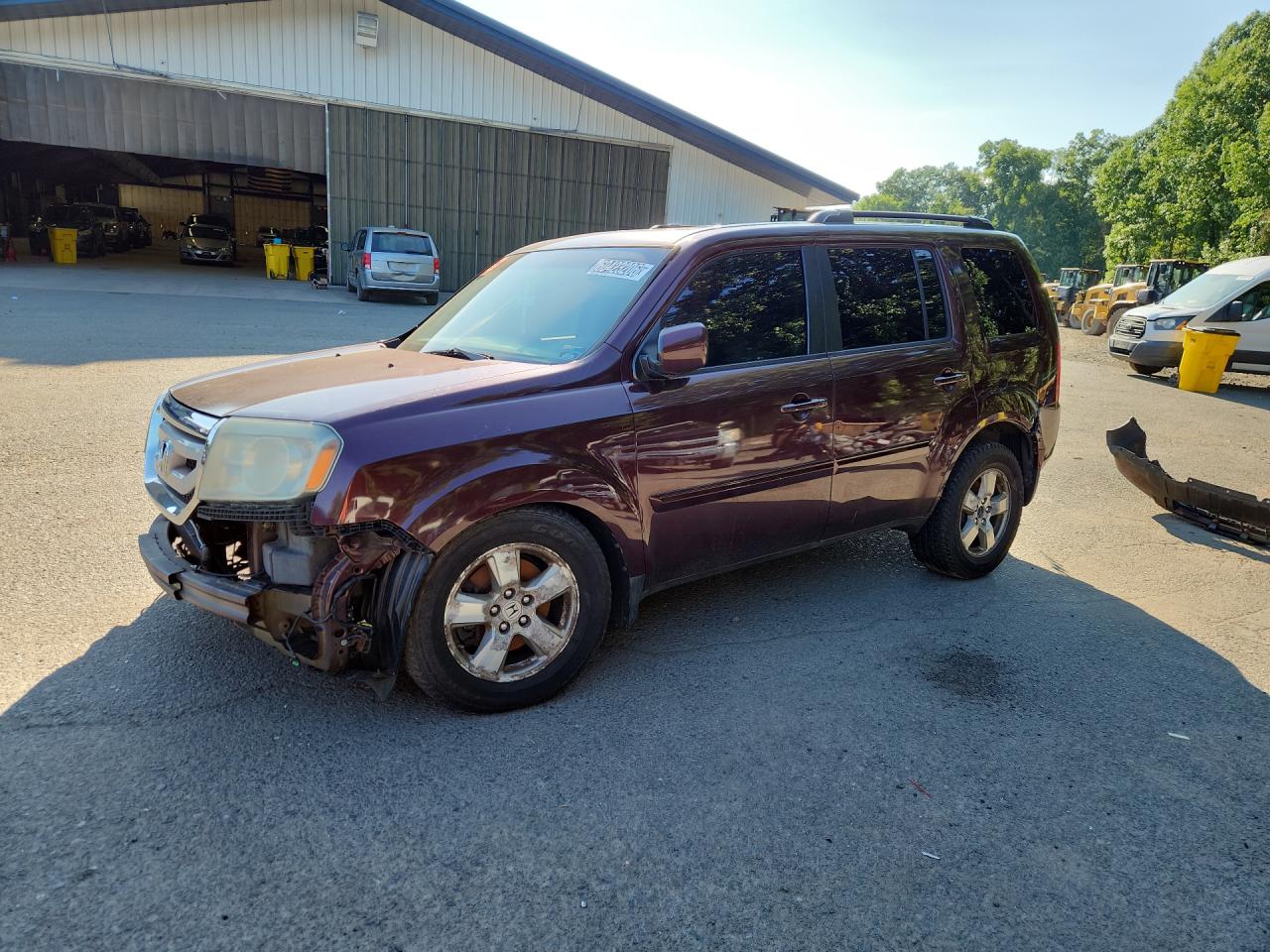 2011 Honda Pilot Exl Maroon vin: 5FNYF4H59BB071517 Damage: Left Front Fender, Dent(S) W/ Paint Dmg, 6 To 7 Inches