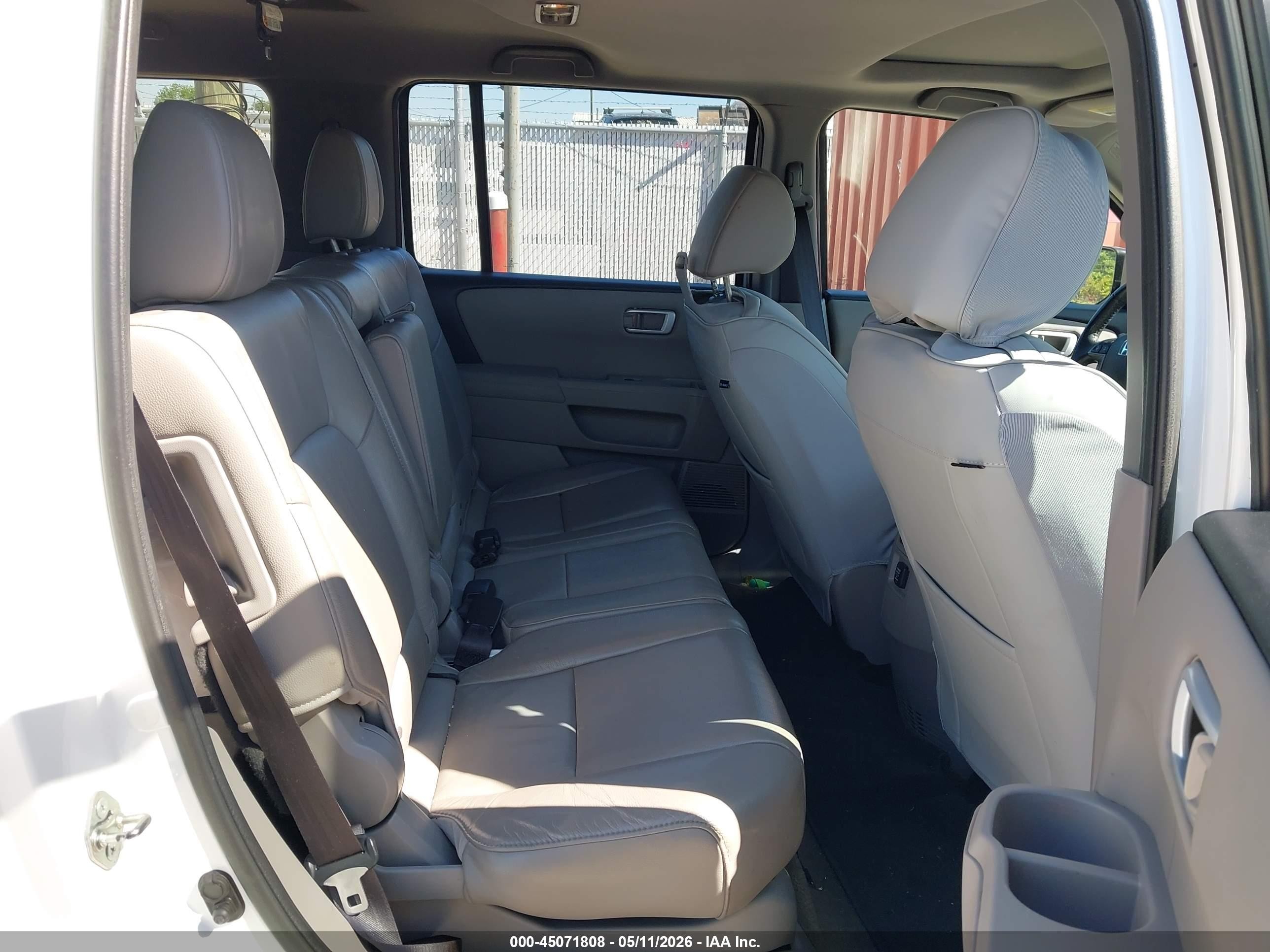 2015 Honda Pilot Ex-l White vin: 5FNYF4H59FB061236