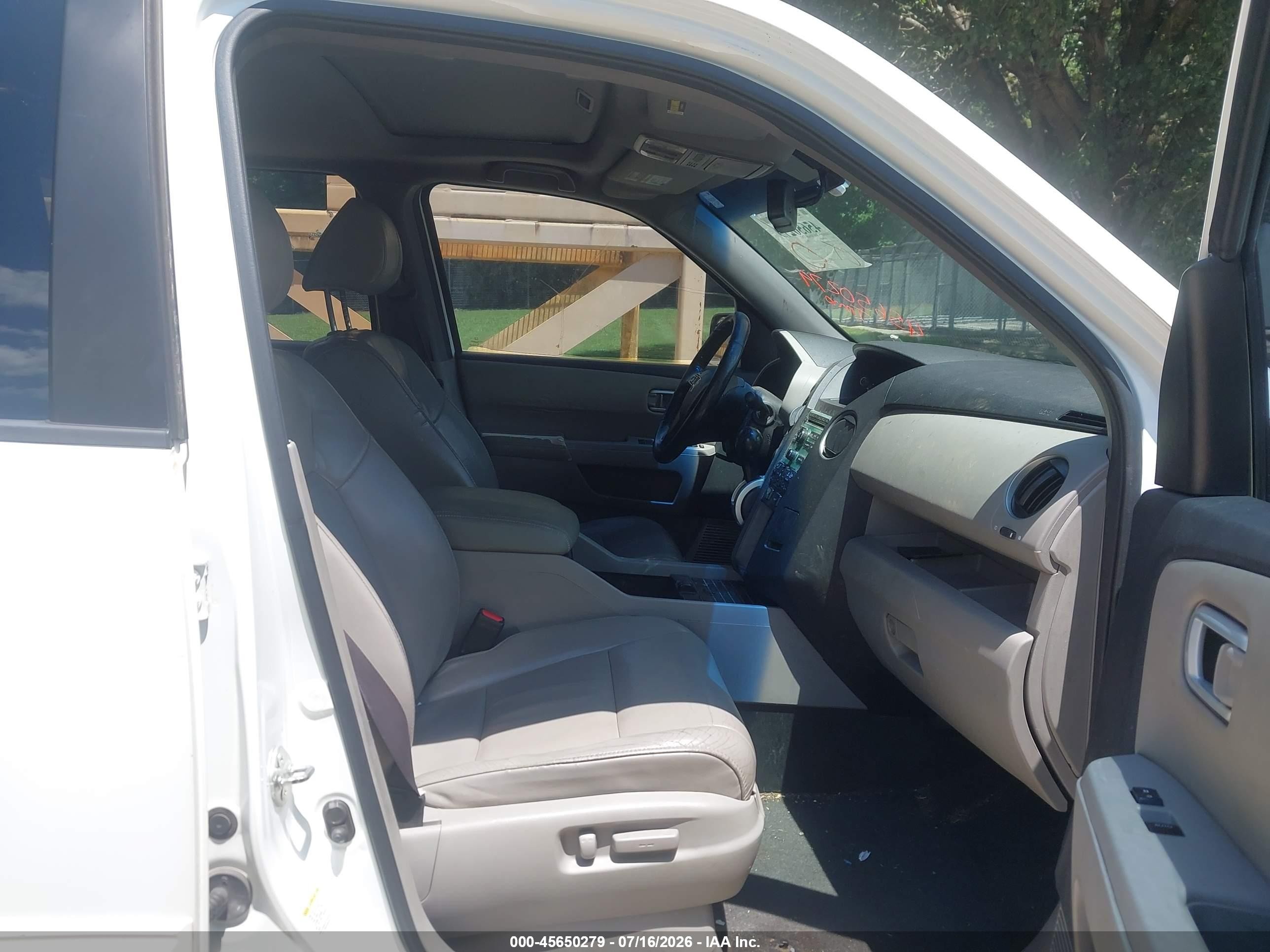 2011 Honda Pilot Ex-l White vin: 5FNYF4H5XBB075768