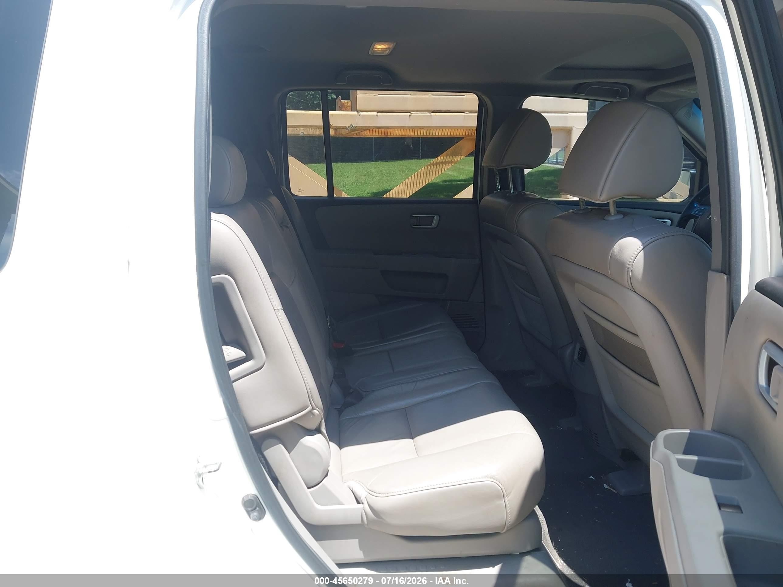 2011 Honda Pilot Ex-l White vin: 5FNYF4H5XBB075768