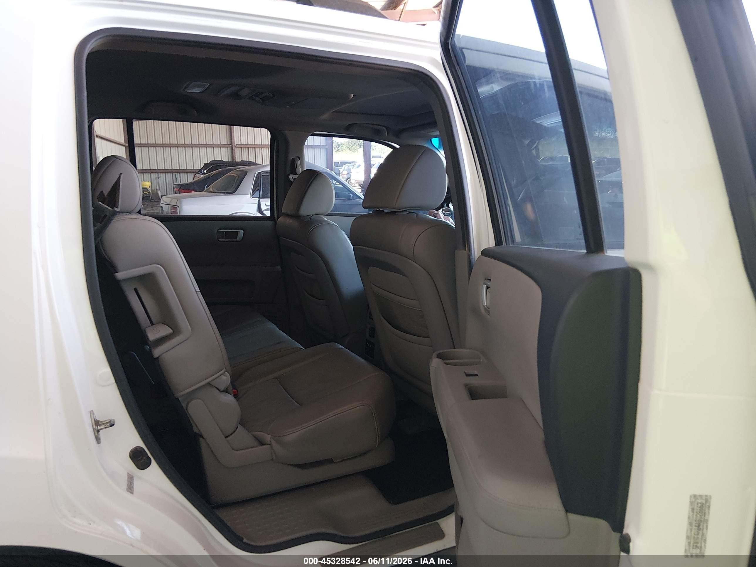 2010 Honda Pilot Ex-l White vin: 5FNYF4H64AB028663