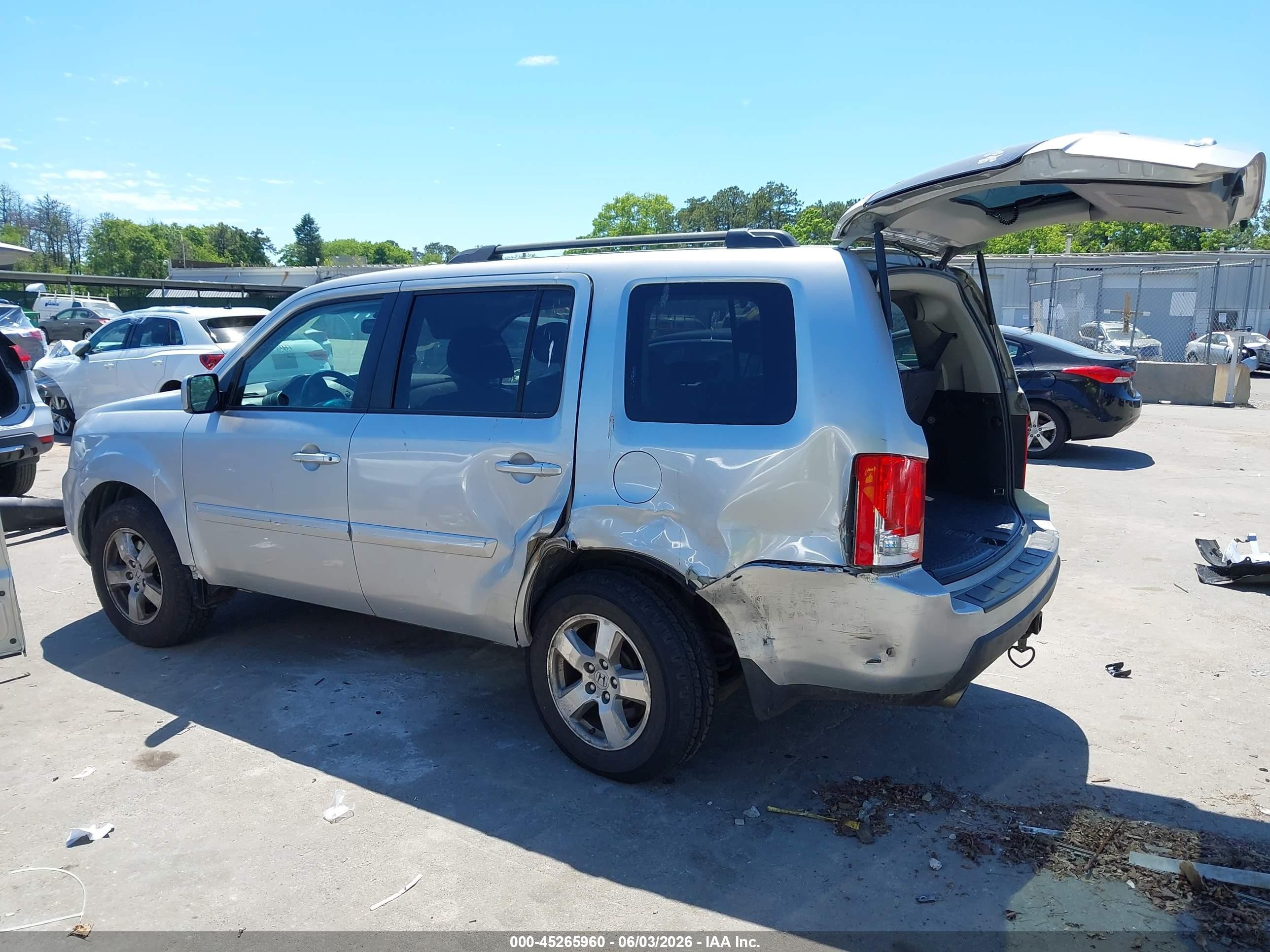 2011 Honda Pilot Ex-l Silver vin: 5FNYF4H65BB040273