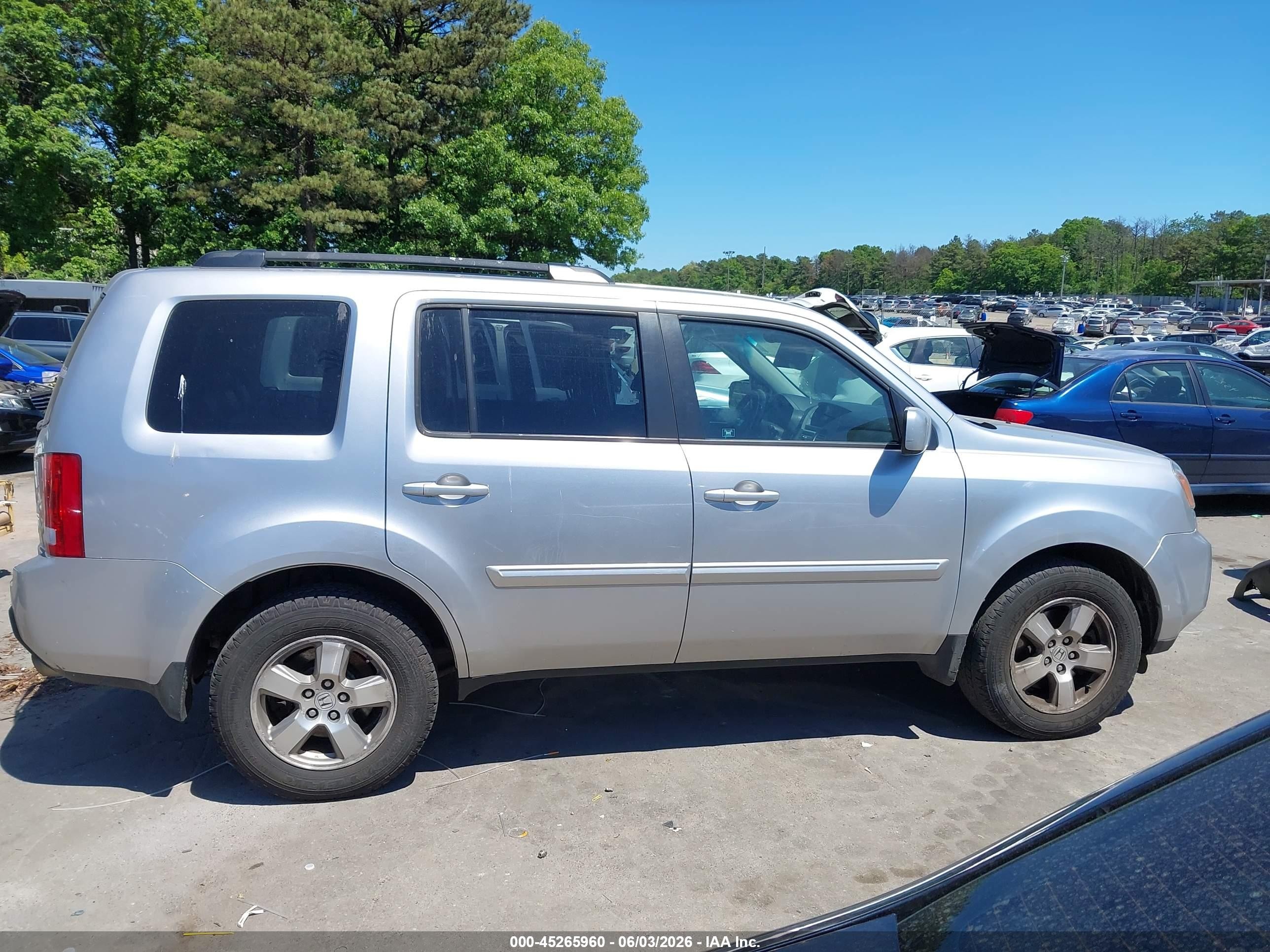 2011 Honda Pilot Ex-l Silver vin: 5FNYF4H65BB040273