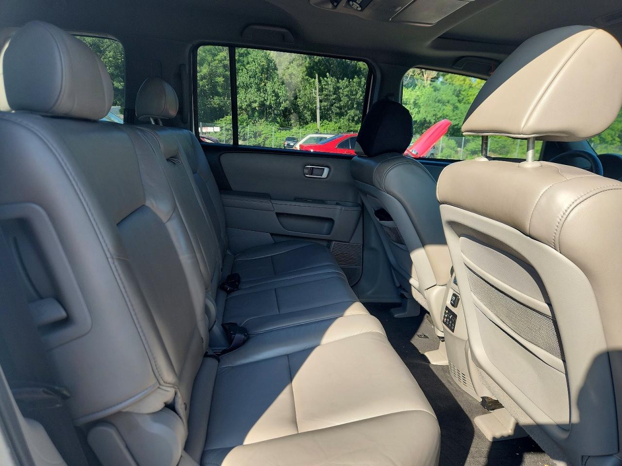 2011 Honda Pilot Exl White vin: 5FNYF4H67BB060668