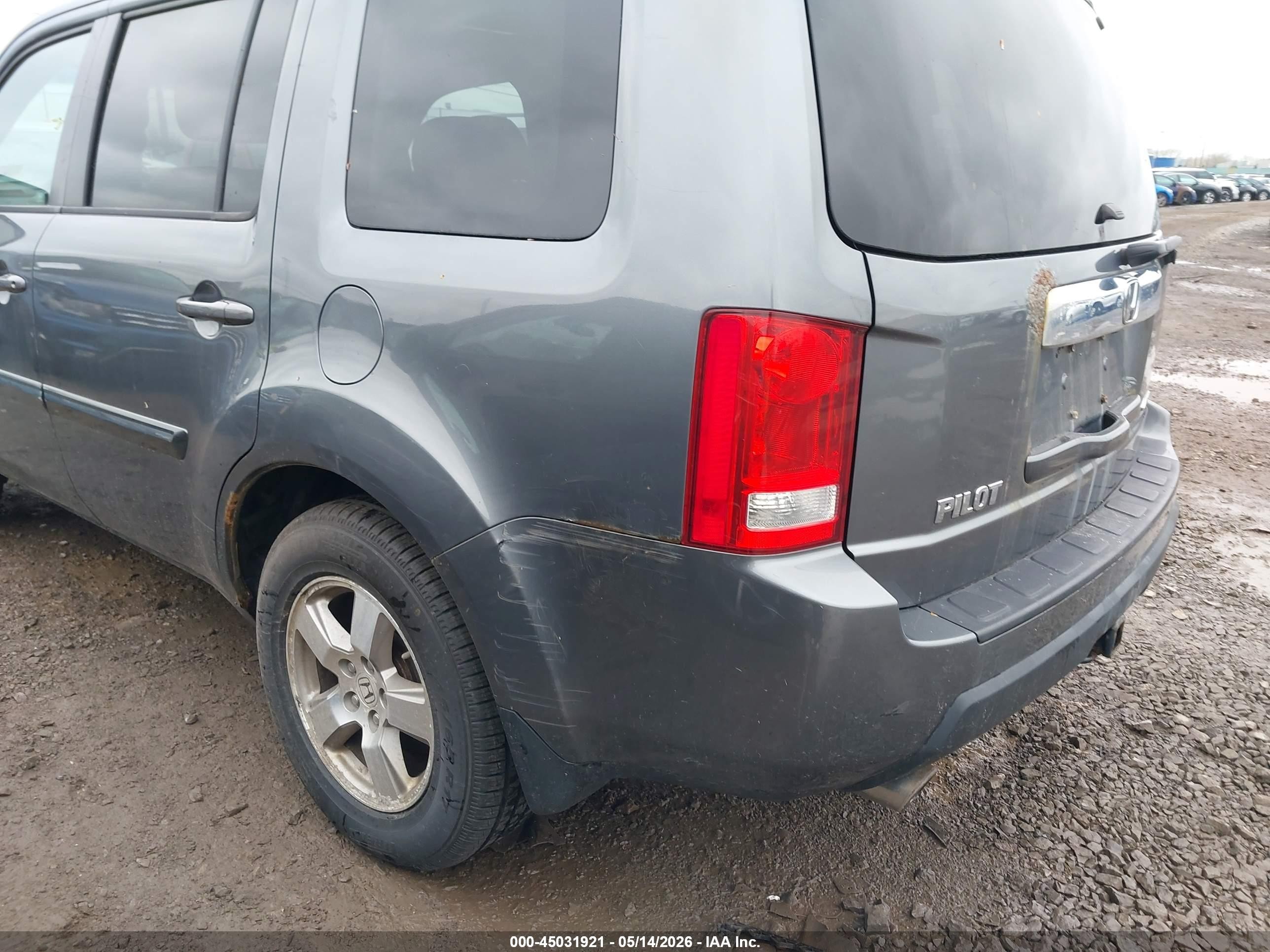 2011 Honda Pilot Ex-l Gray vin: 5FNYF4H71BB102891