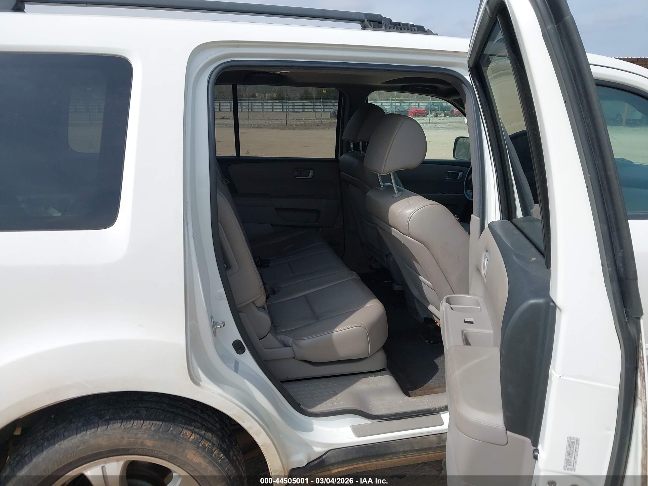2012 Honda Pilot Ex-l White vin: 5FNYF4H75CB030658