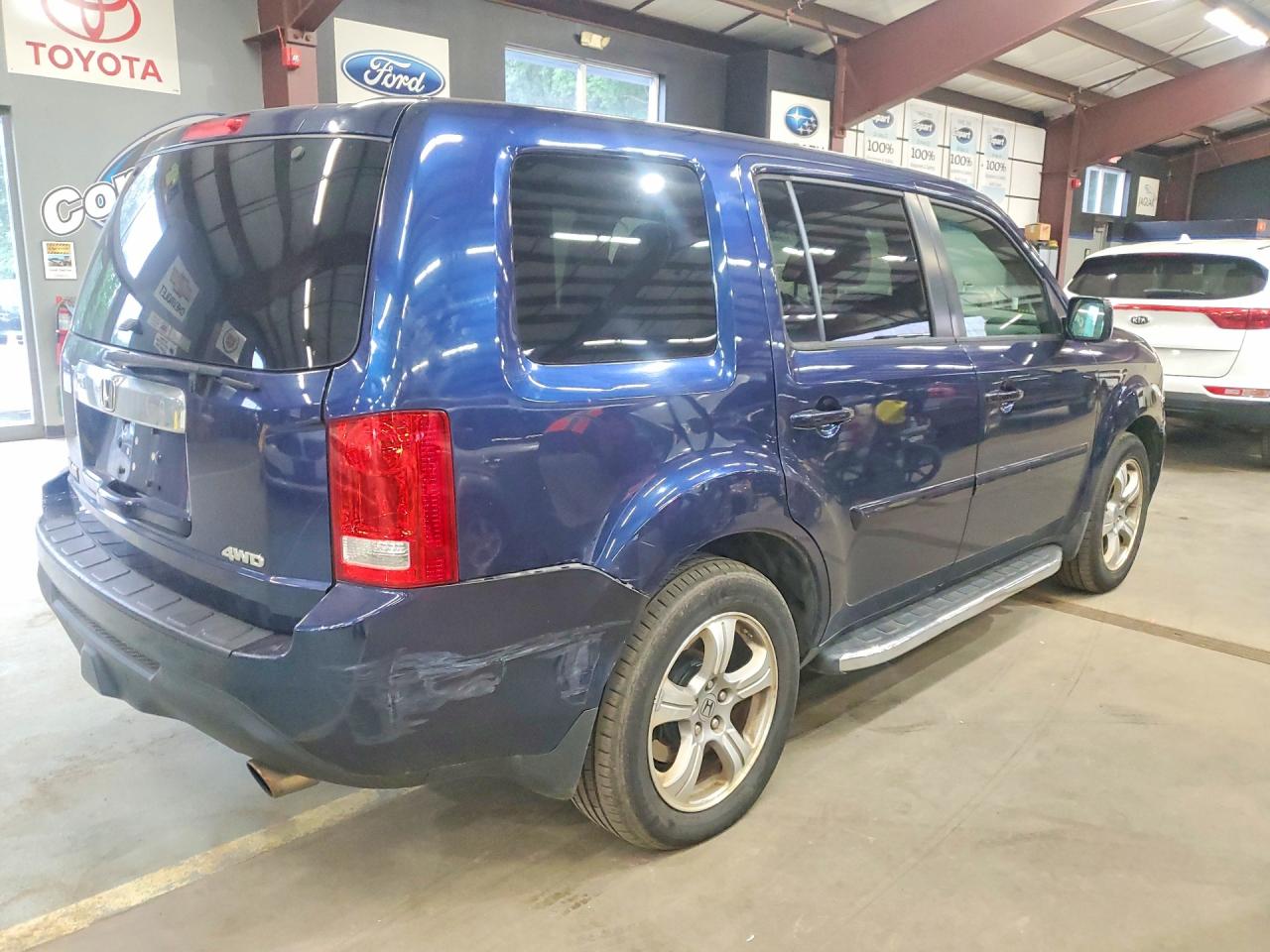 2014 Honda Pilot 4x4 Blue vin: 5FNYF4H75EB043770