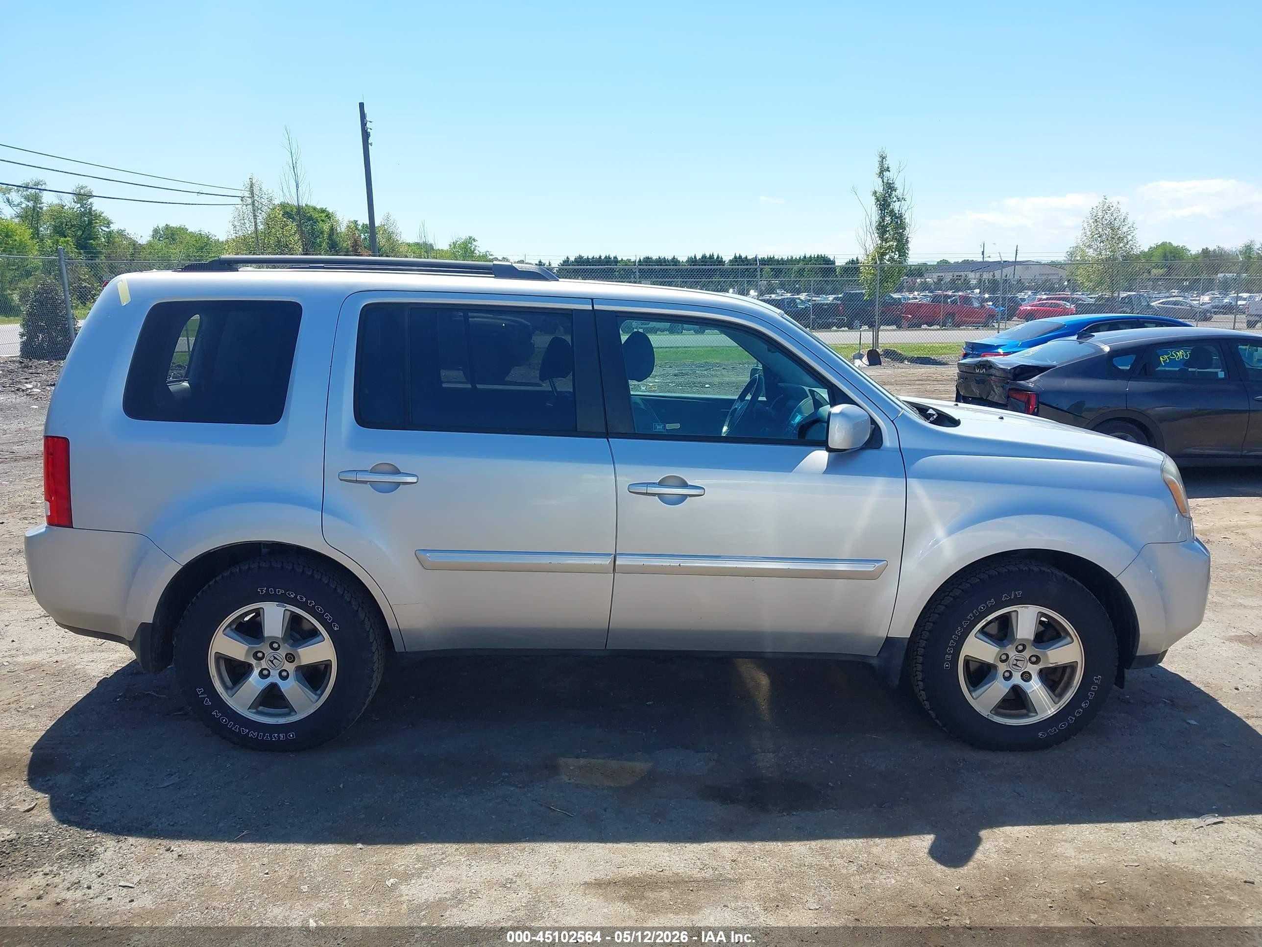 2011 Honda Pilot Ex-l Silver vin: 5FNYF4H77BB075230