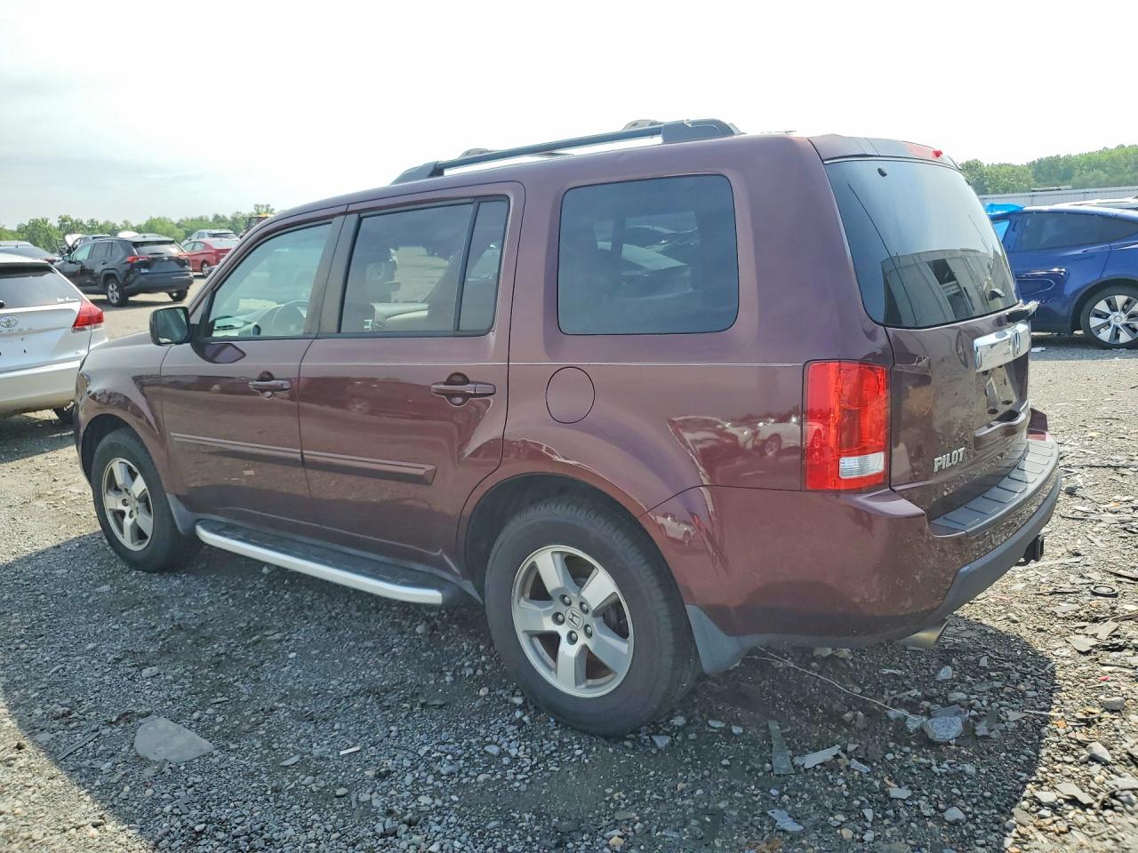 2011 Honda Pilot Exln Burgundy vin: 5FNYF4H78BB020768