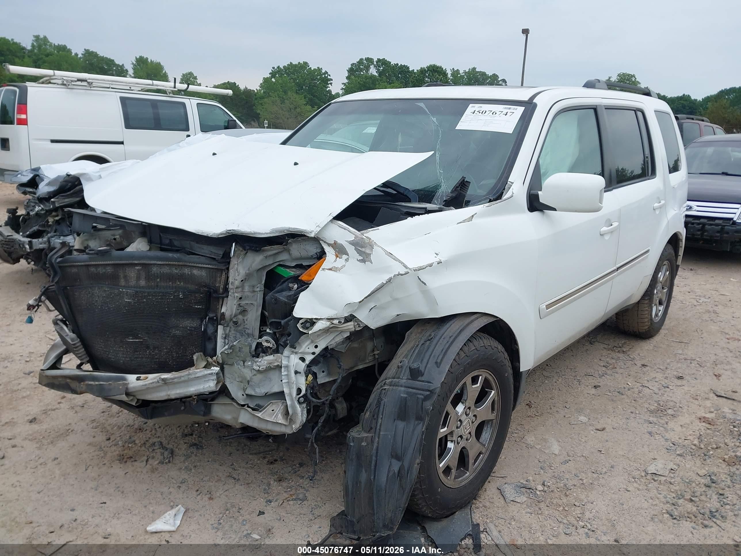 2010 Honda Pilot Touring White vin: 5FNYF4H82AB023317