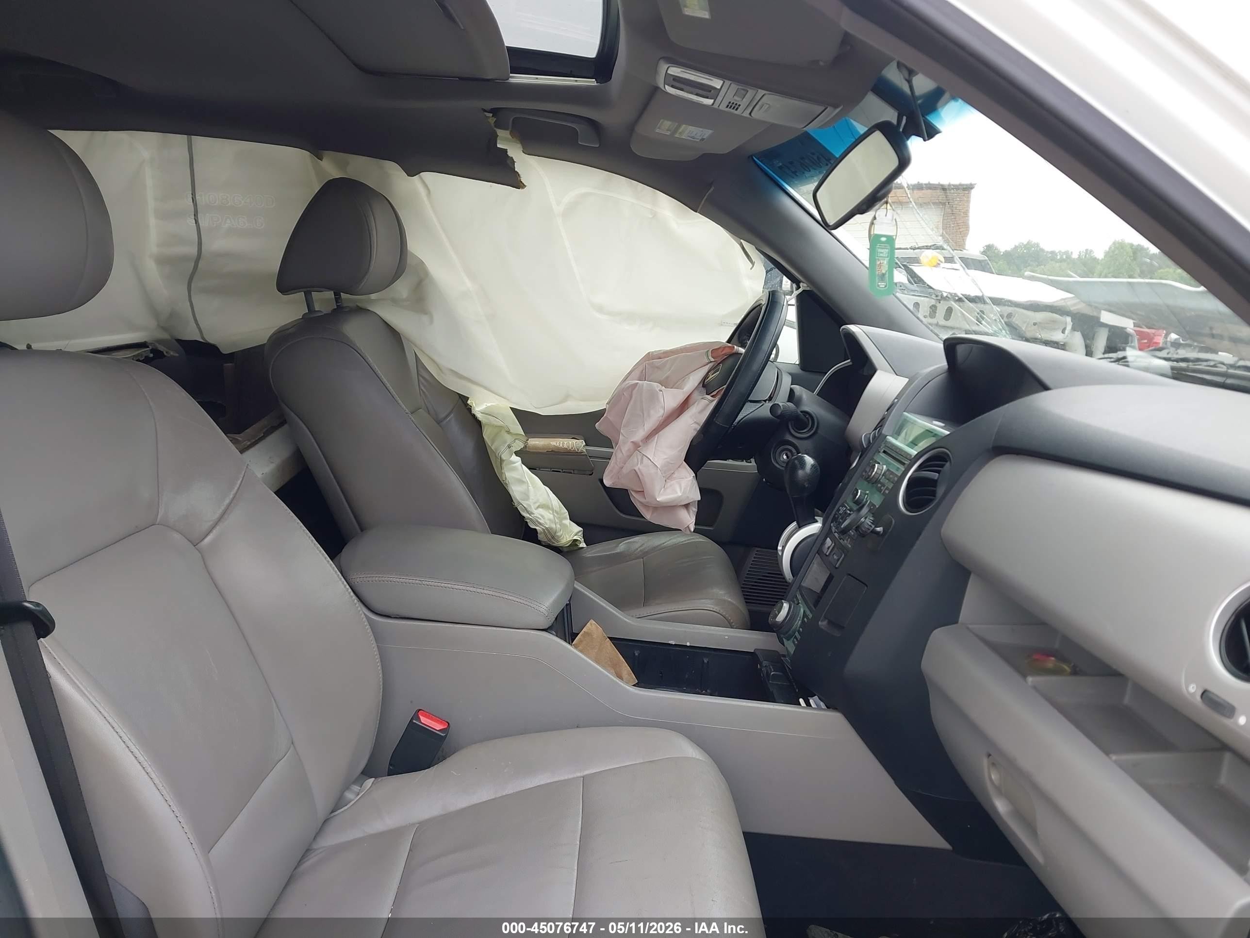 2010 Honda Pilot Touring White vin: 5FNYF4H82AB023317