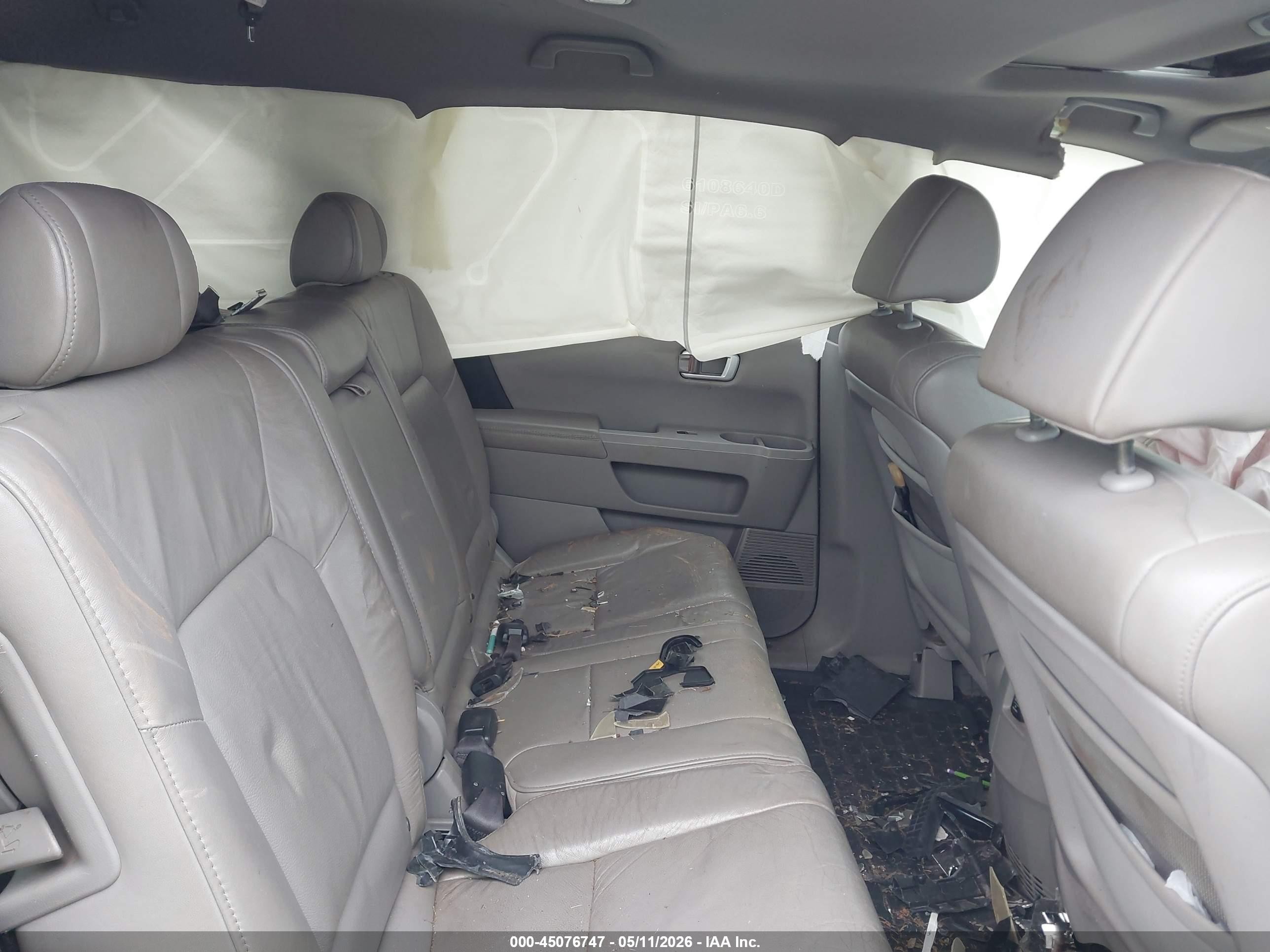 2010 Honda Pilot Touring White vin: 5FNYF4H82AB023317