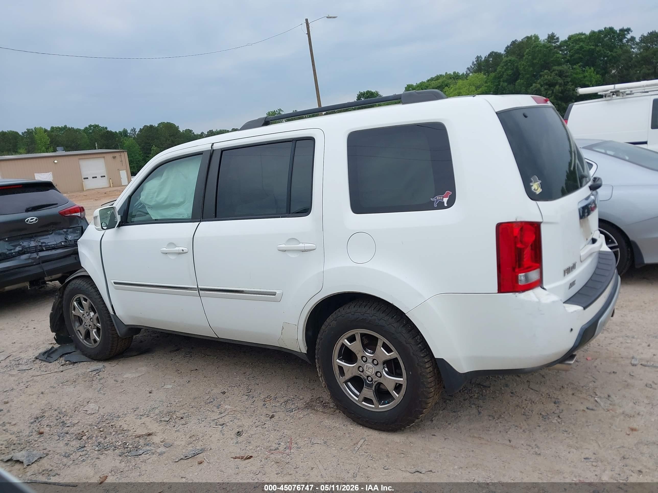 2010 Honda Pilot Touring White vin: 5FNYF4H82AB023317