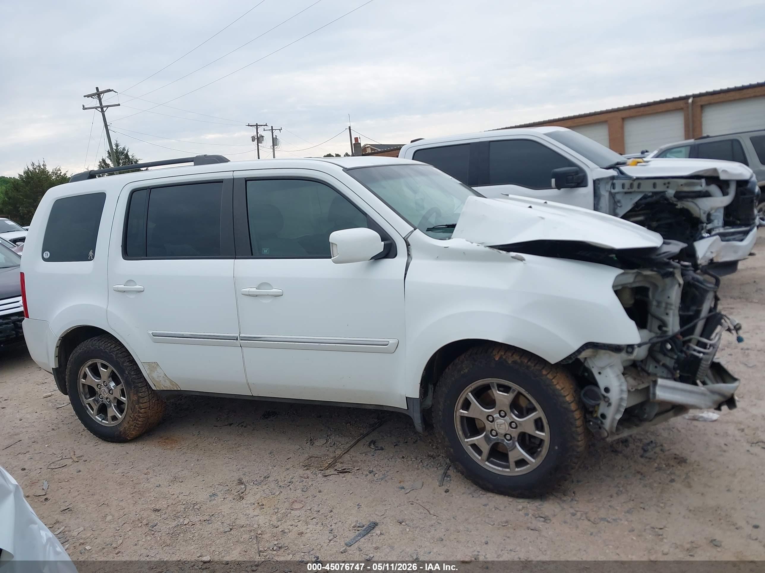2010 Honda Pilot Touring White vin: 5FNYF4H82AB023317