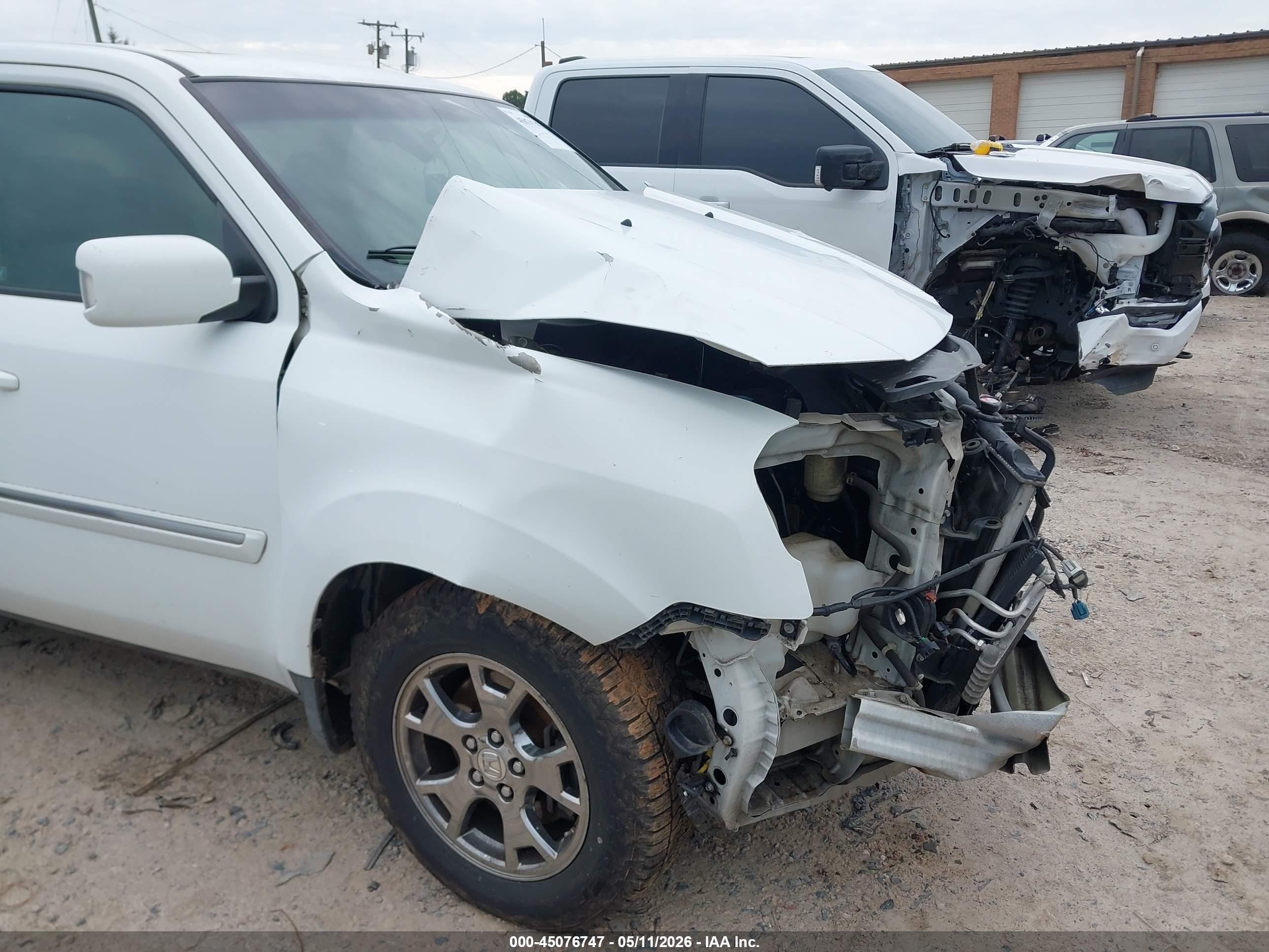 2010 Honda Pilot Touring White vin: 5FNYF4H82AB023317