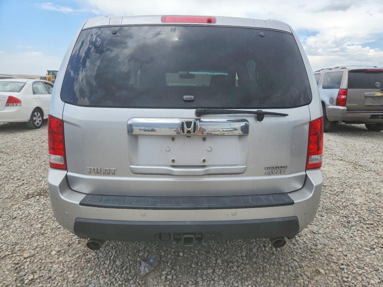 2010 Honda Pilot Touring Silver vin: 5FNYF4H86AB023160