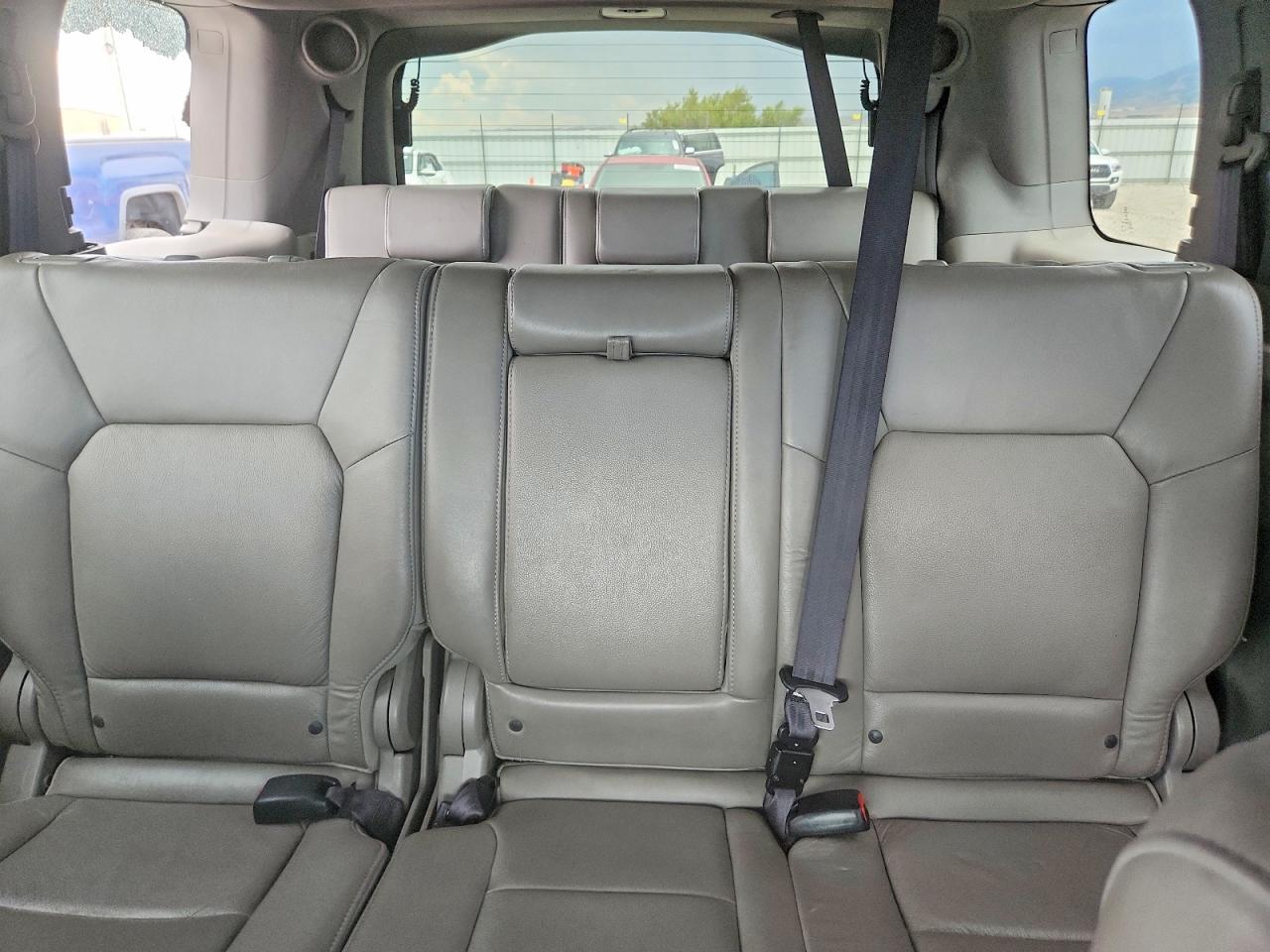 2010 Honda Pilot Touring Silver vin: 5FNYF4H86AB023160